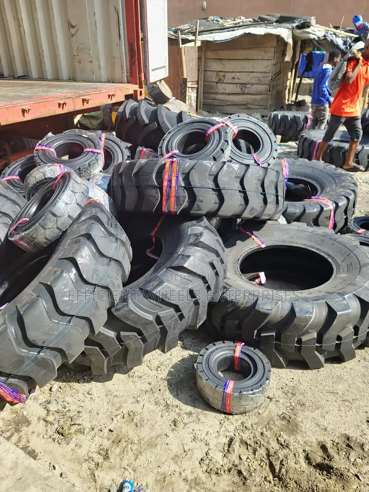 Caterpillars, Forklifts, Cranes and Payloaders Tyres