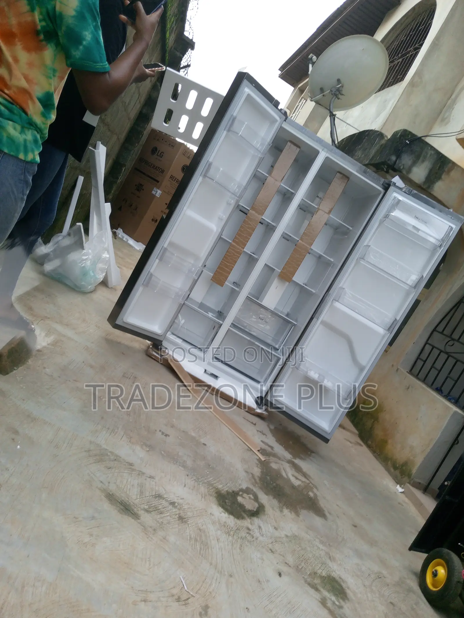 Classic LG Double Door 649ltrs Refrigerator