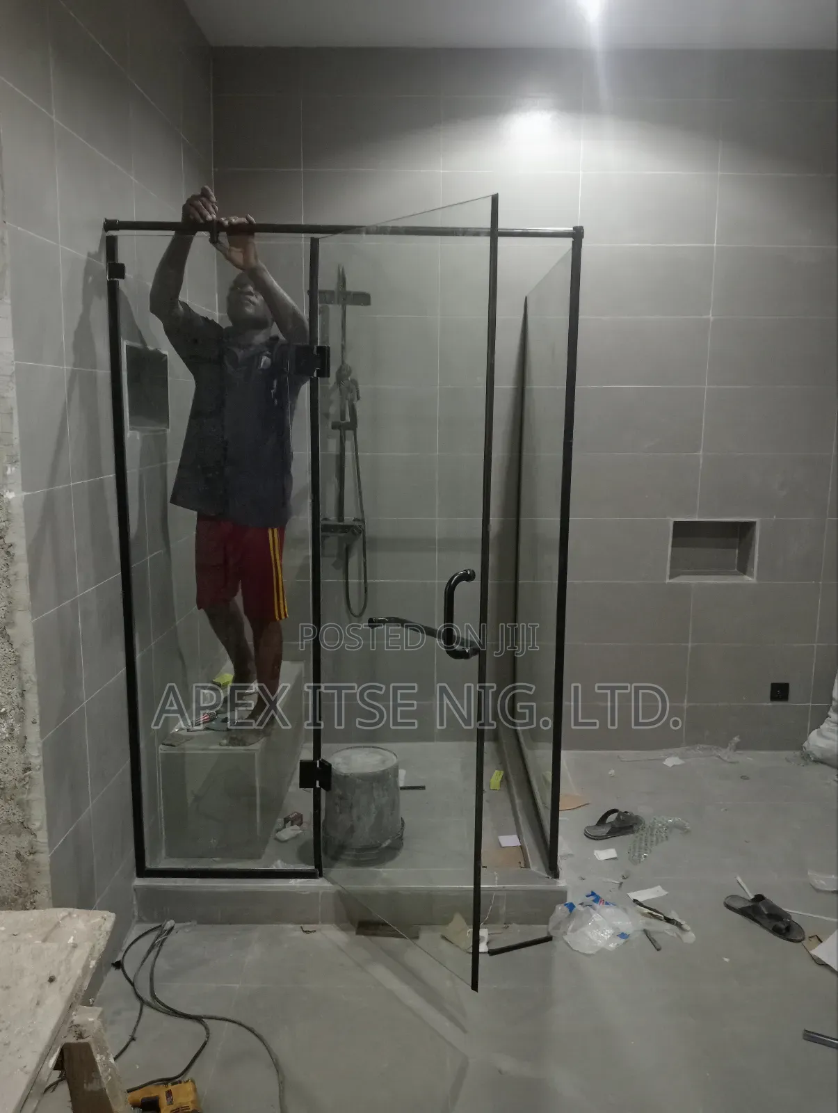 L-Shape Black Fittings Shower Cubicle