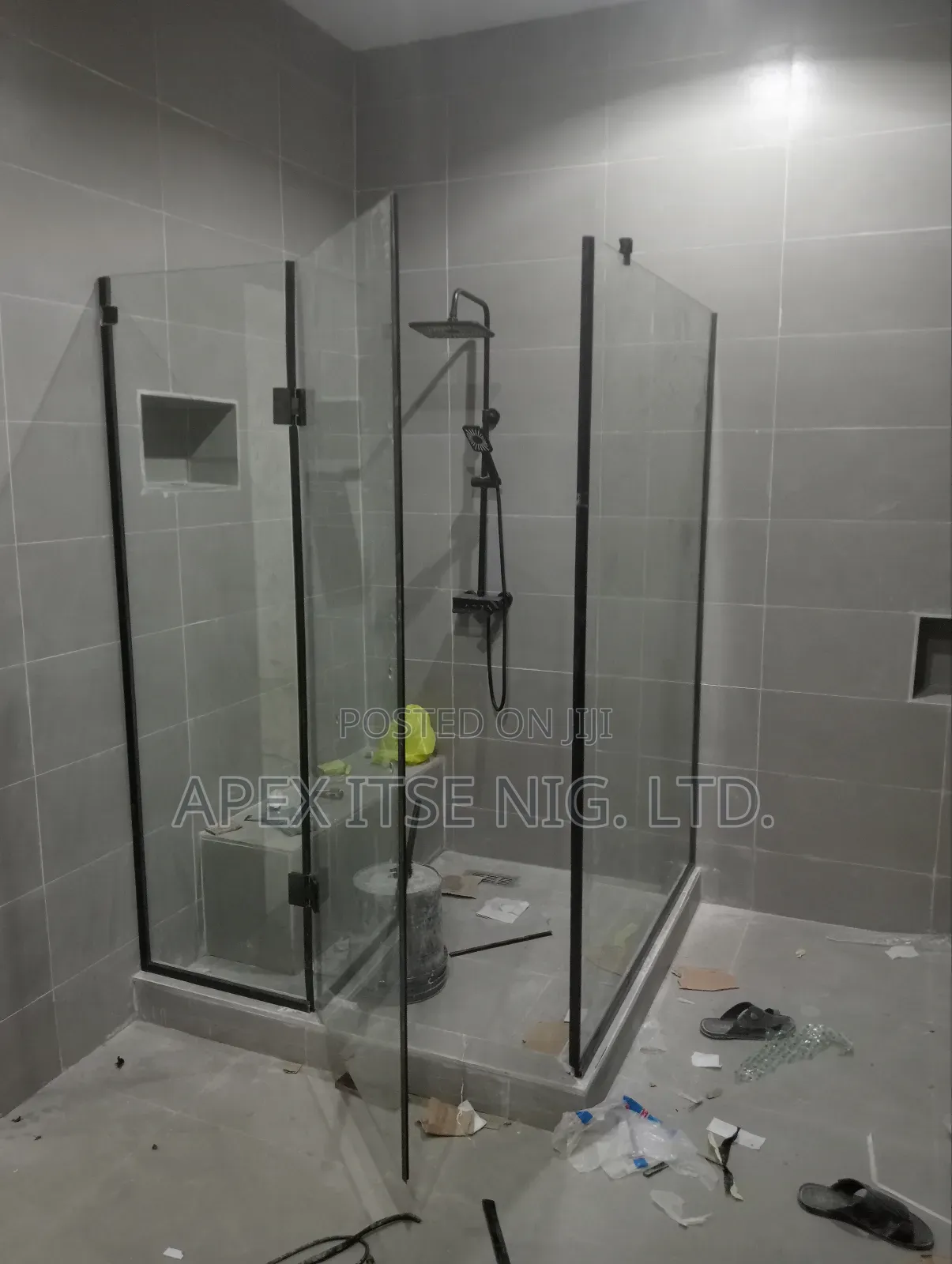 L-Shape Black Fittings Shower Cubicle