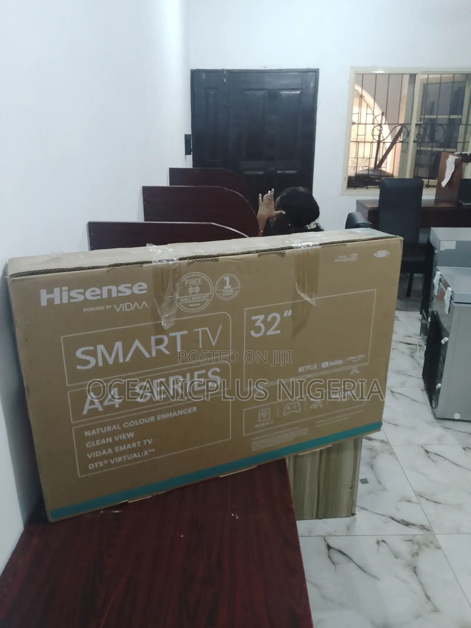 Moderate Price -Hisense 32inches- -Smart TV