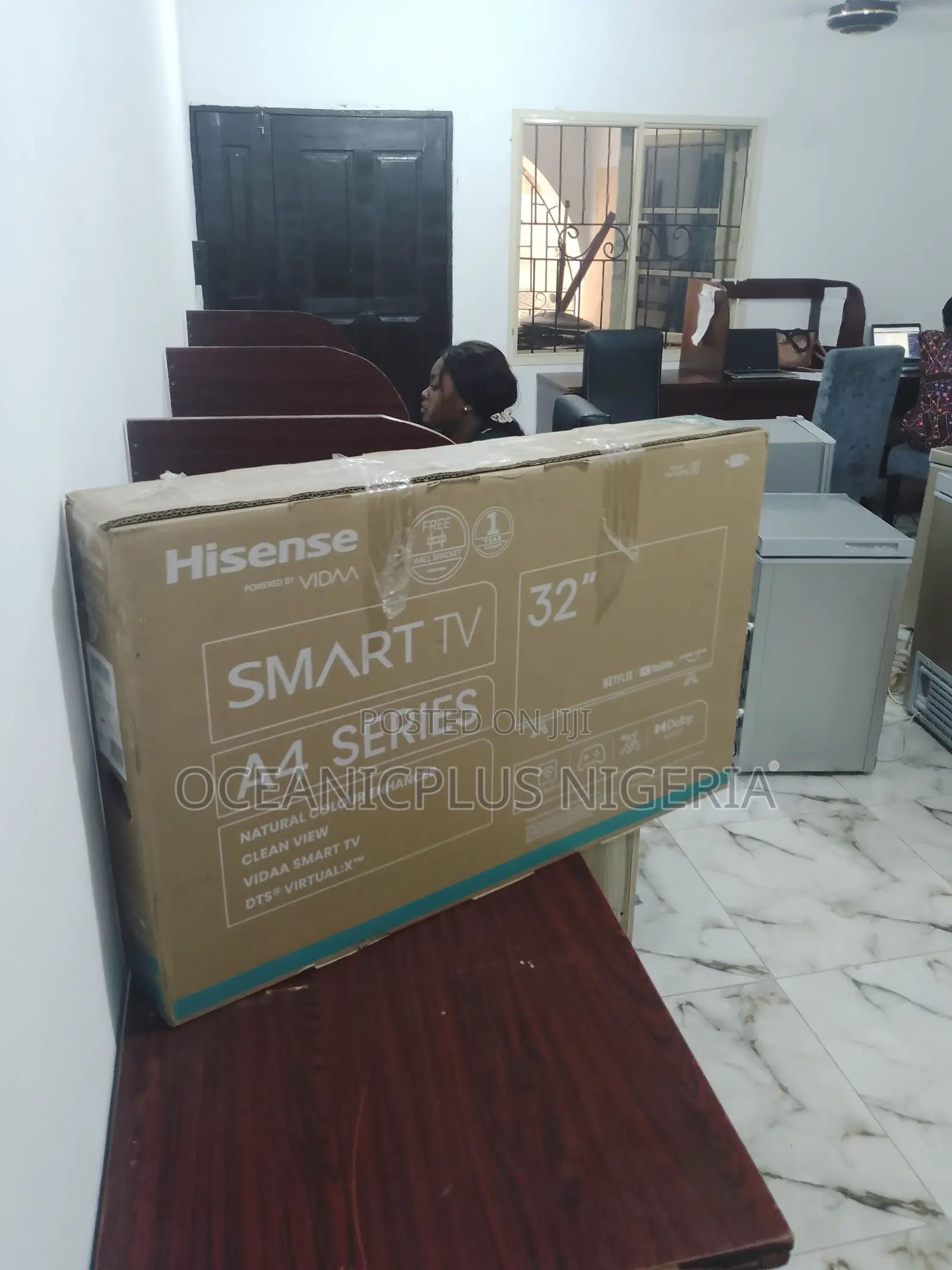 Moderate Price -Hisense 32inches- -Smart TV