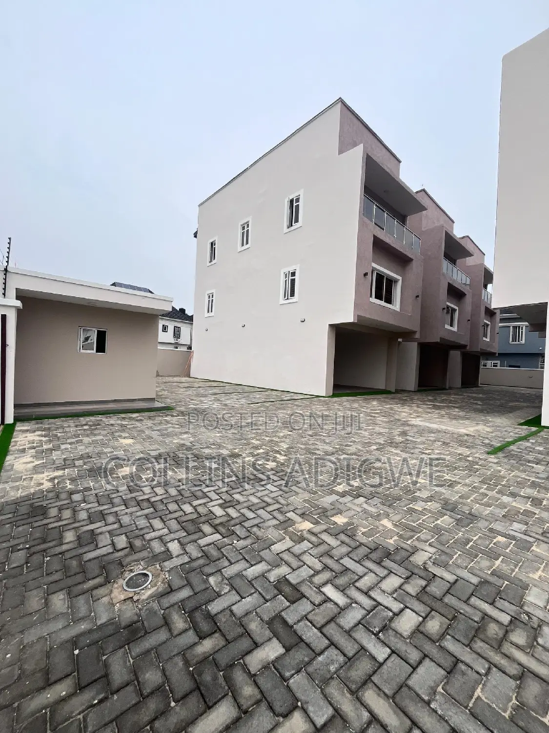 4bdrm Duplex in Oral Estate, Chevron for sale