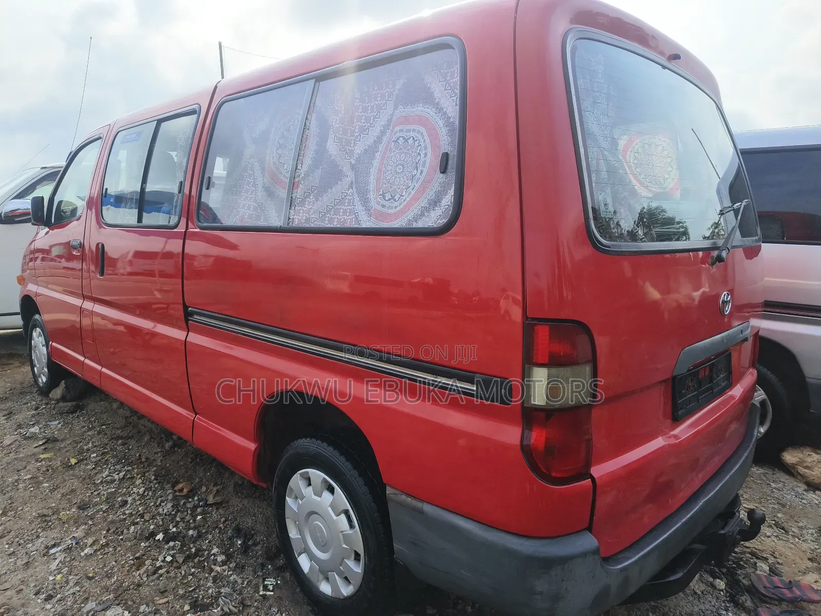 Toyota HiAce 2002 Red