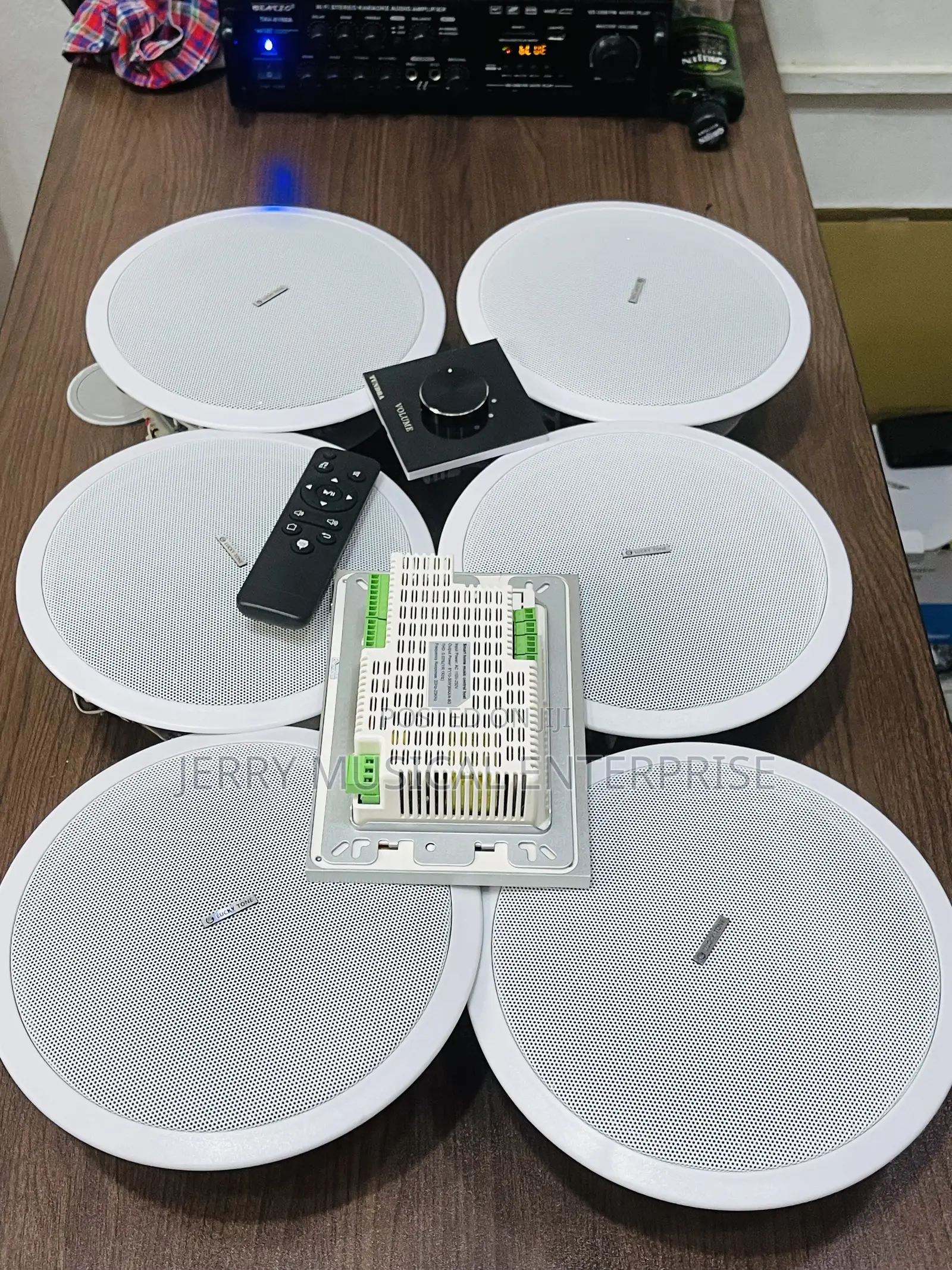 Complete Set of Smarthomes Ceiling Speakers and in Wall Amp