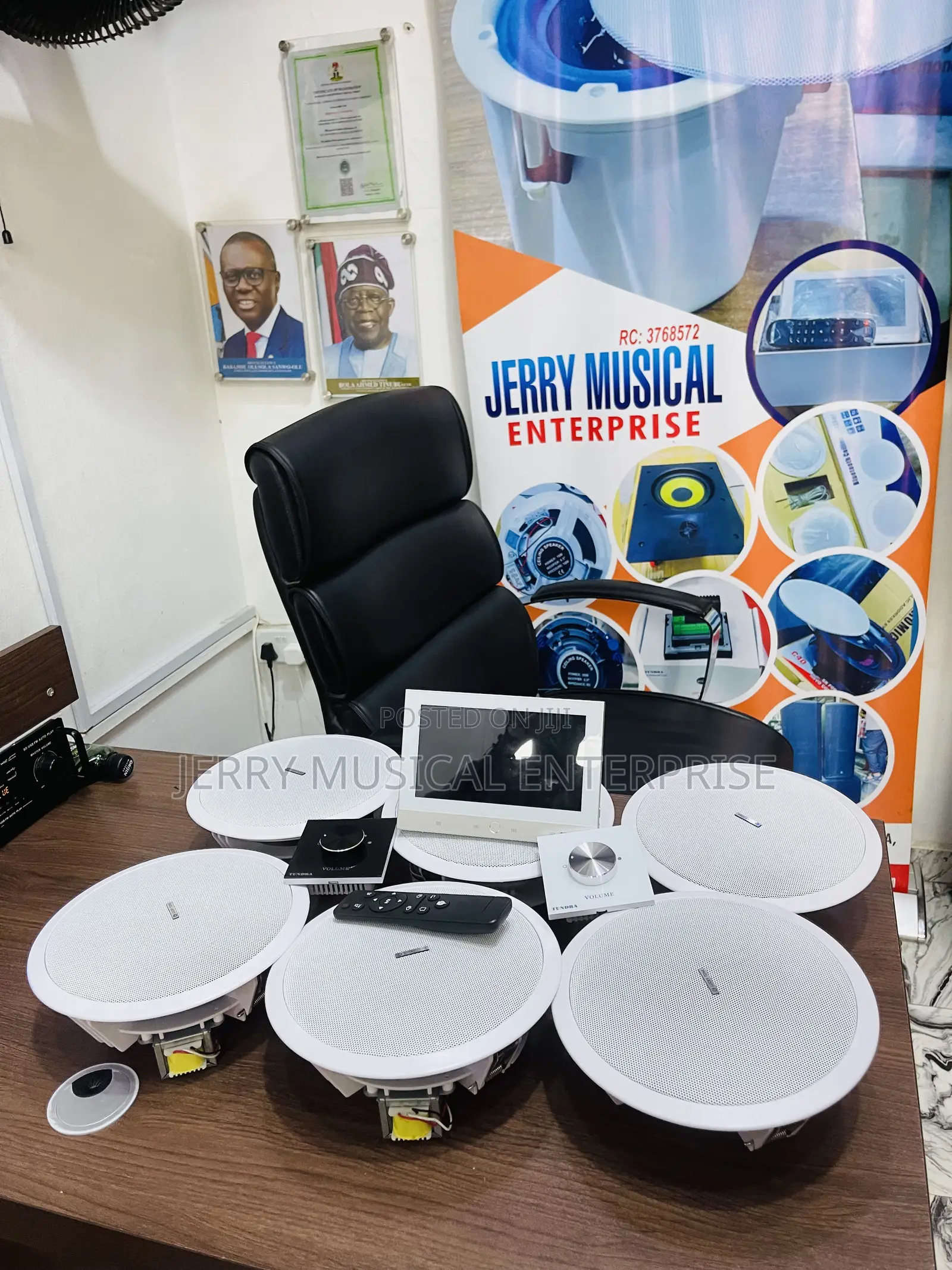 Complete Set of Smarthomes Ceiling Speakers and in Wall Amp