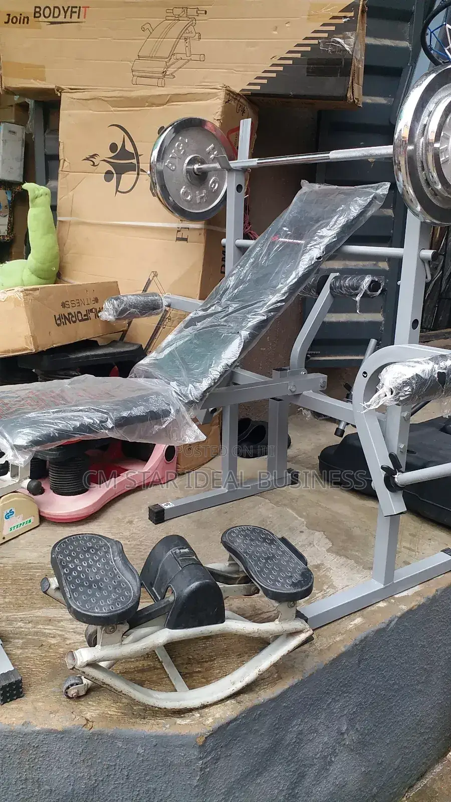 Commacial Weight Bench With Pole