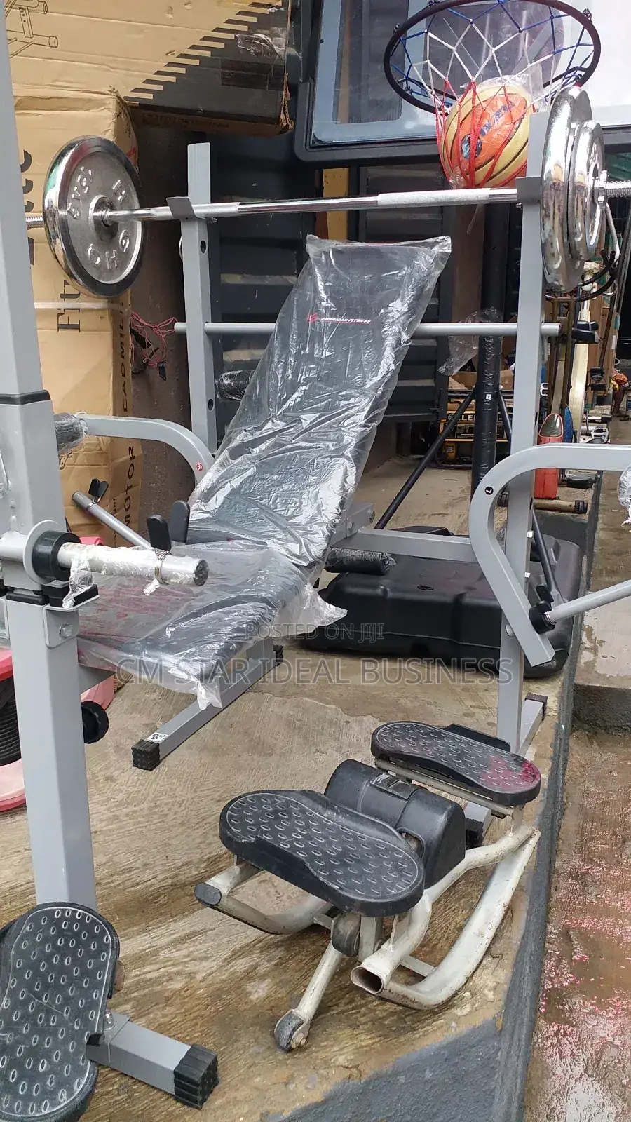 Commacial Weight Bench With Pole