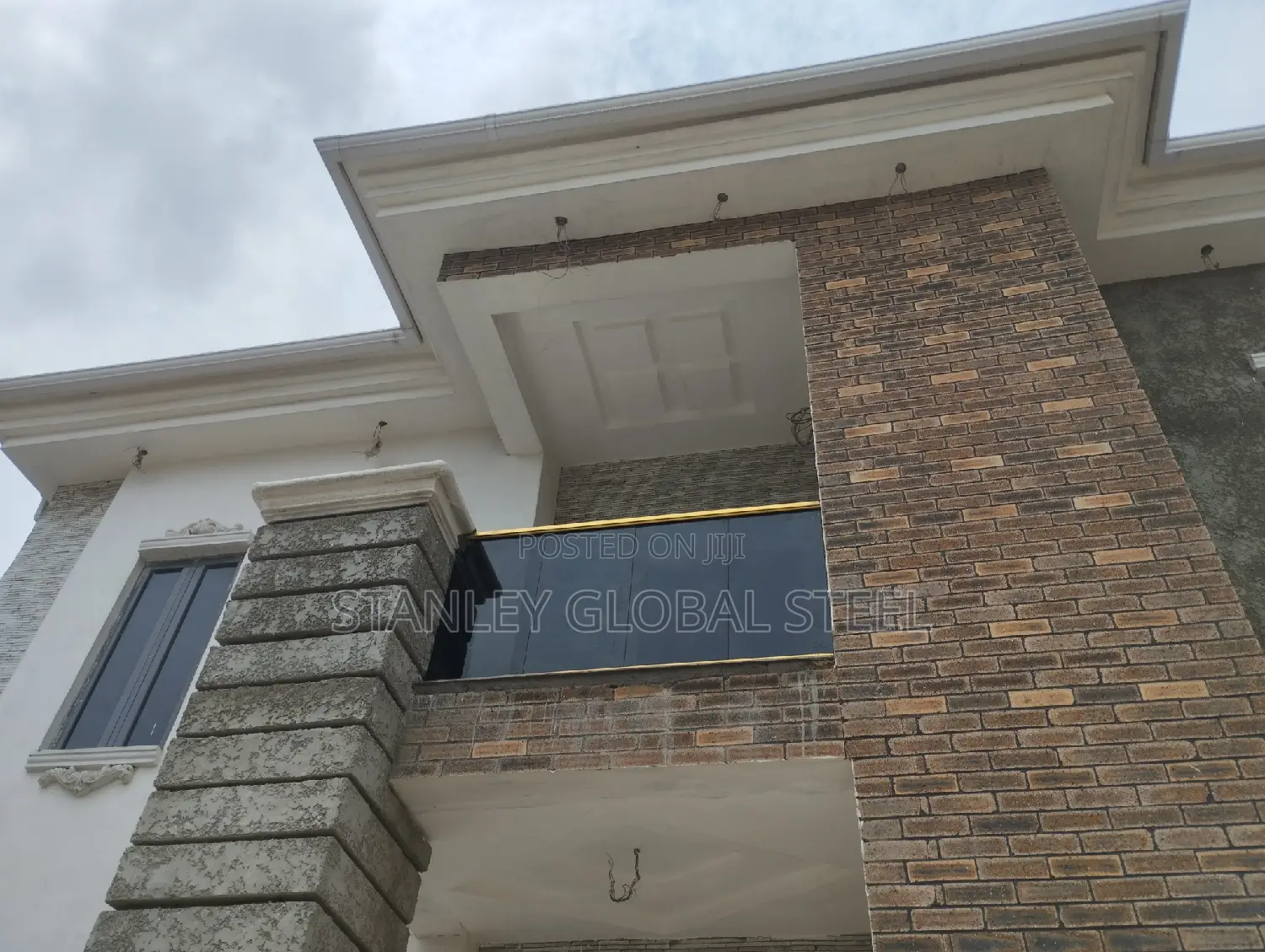The Frameless Gold Profile Glass