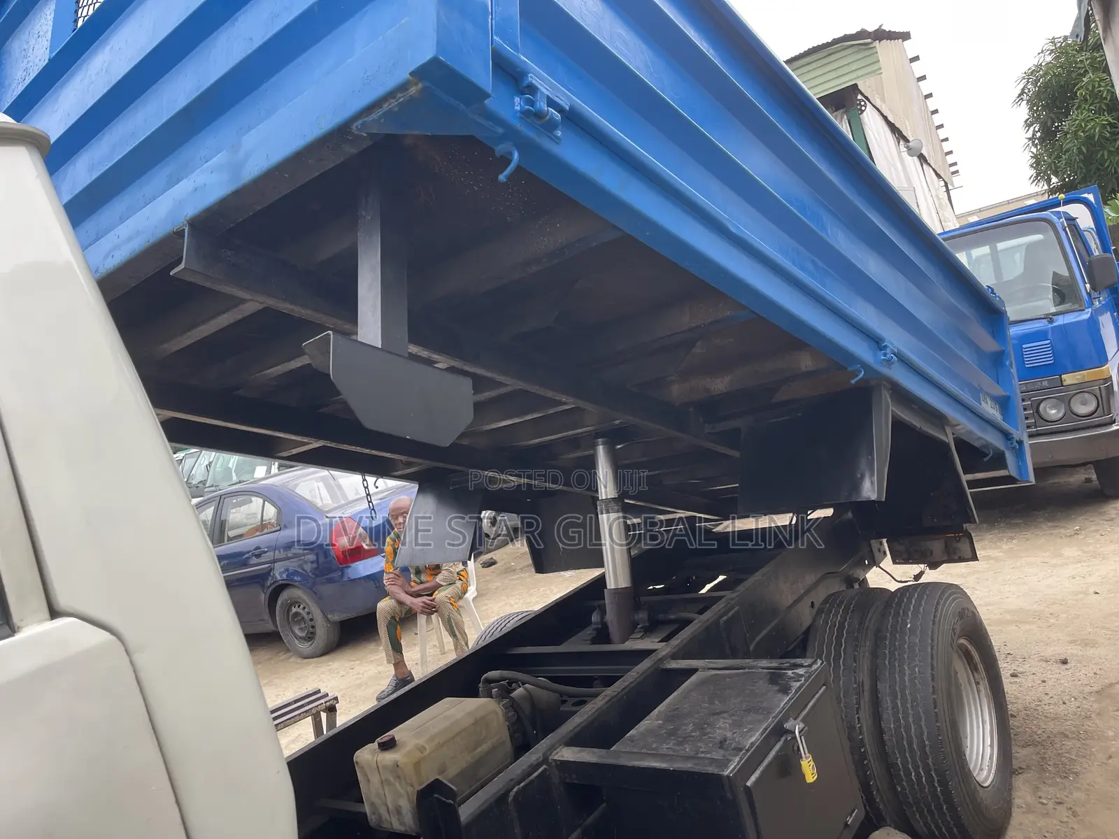 Toyota Dyna Dump Truck 2002 White