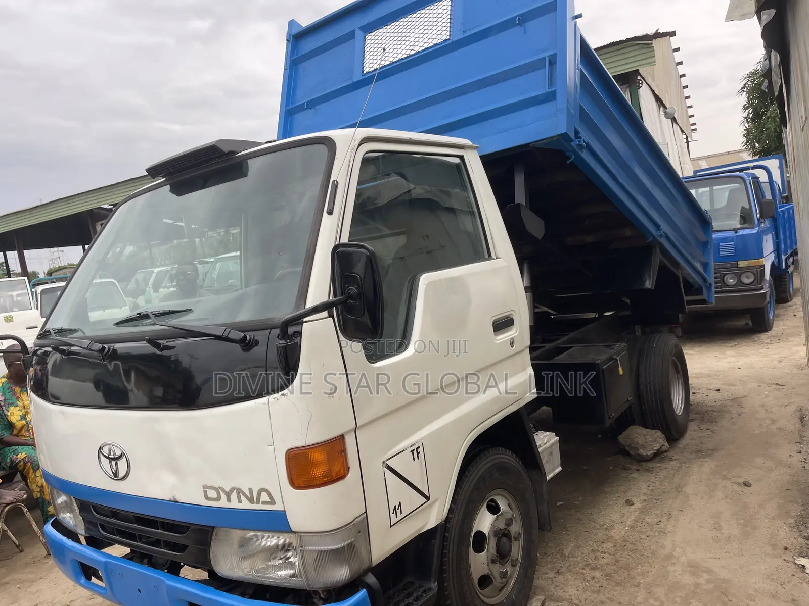 Toyota Dyna Dump Truck 2002 White