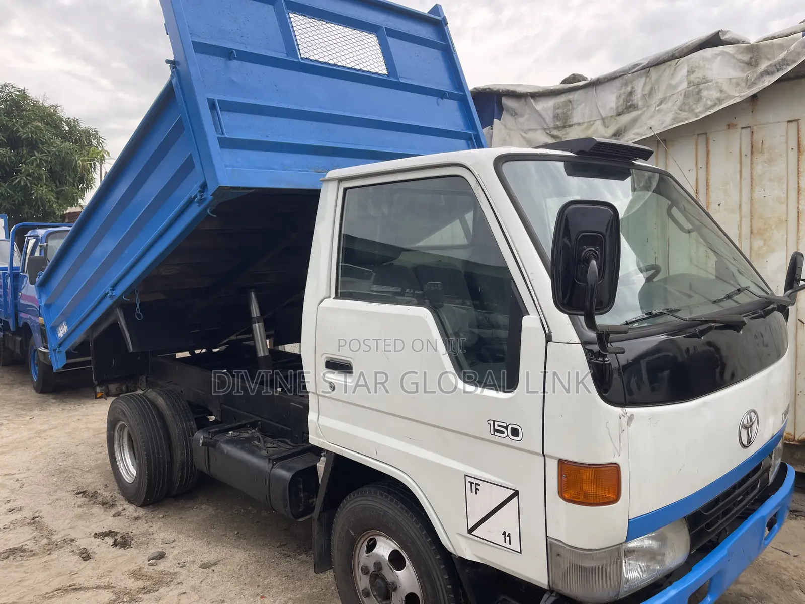 Toyota Dyna Dump Truck 2002 White