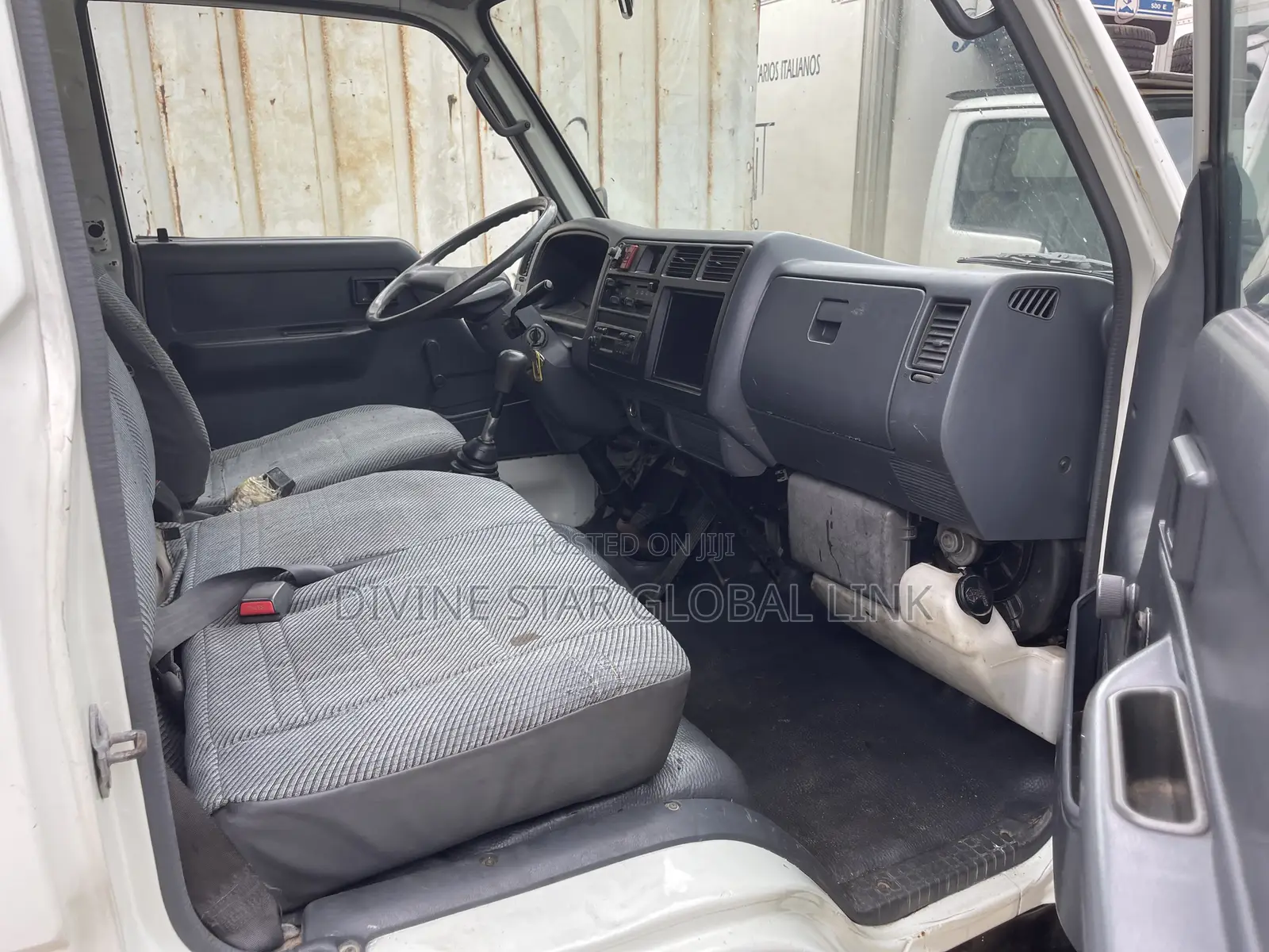 Toyota Dyna Dump Truck 2002 White