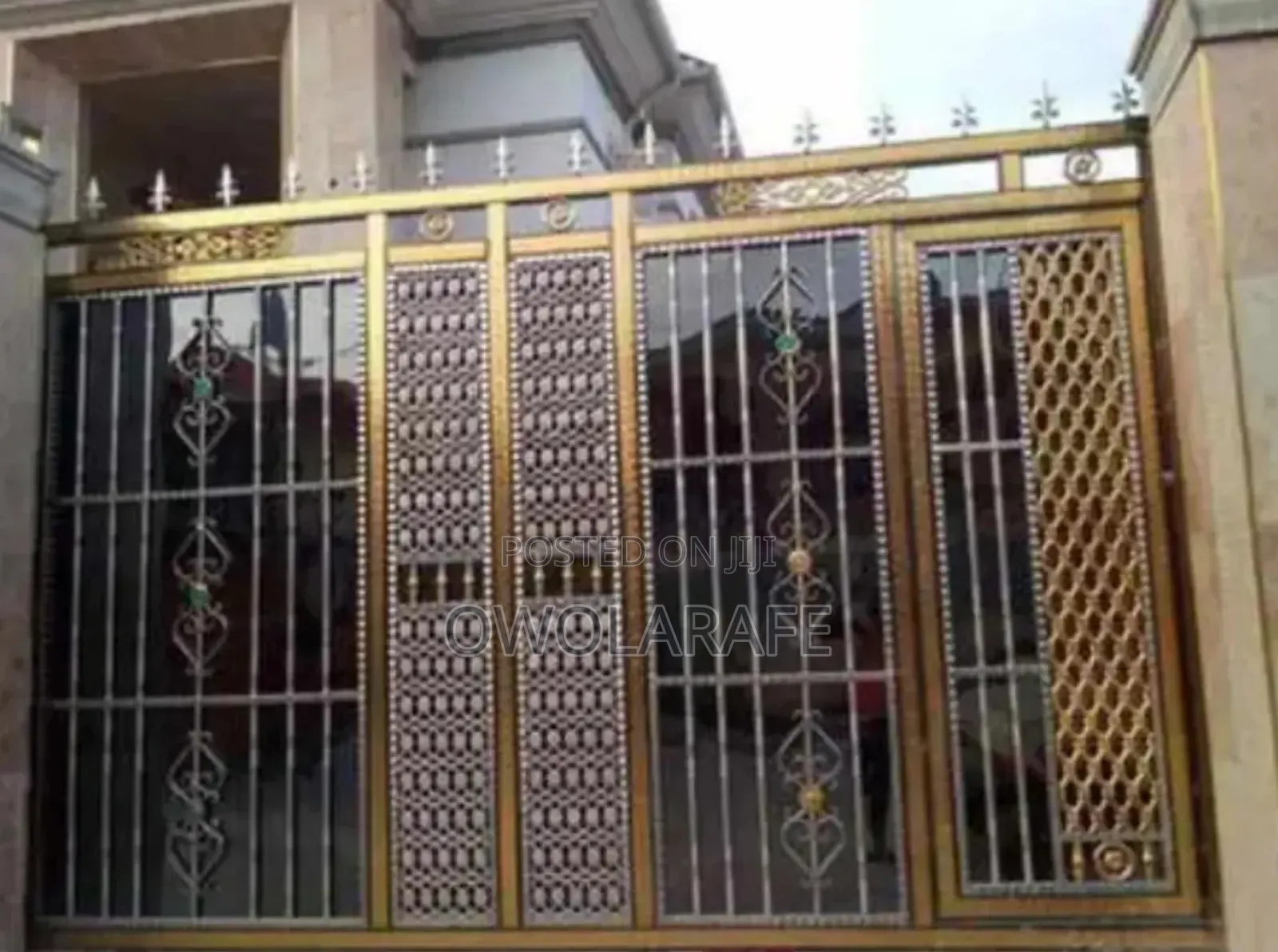 Harmony Stainless Steel Black and Gold Gate