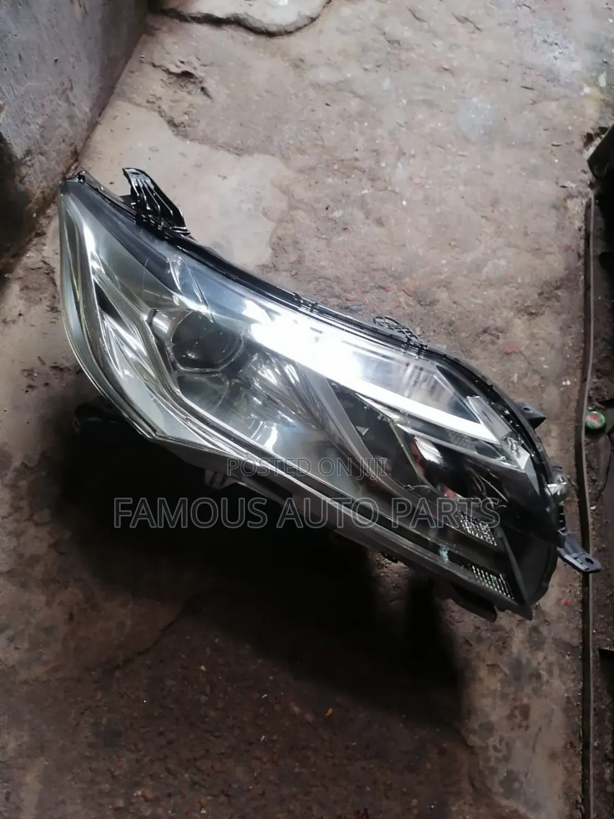Headlight Lighting Mitsubishi Pajero Sports 2020