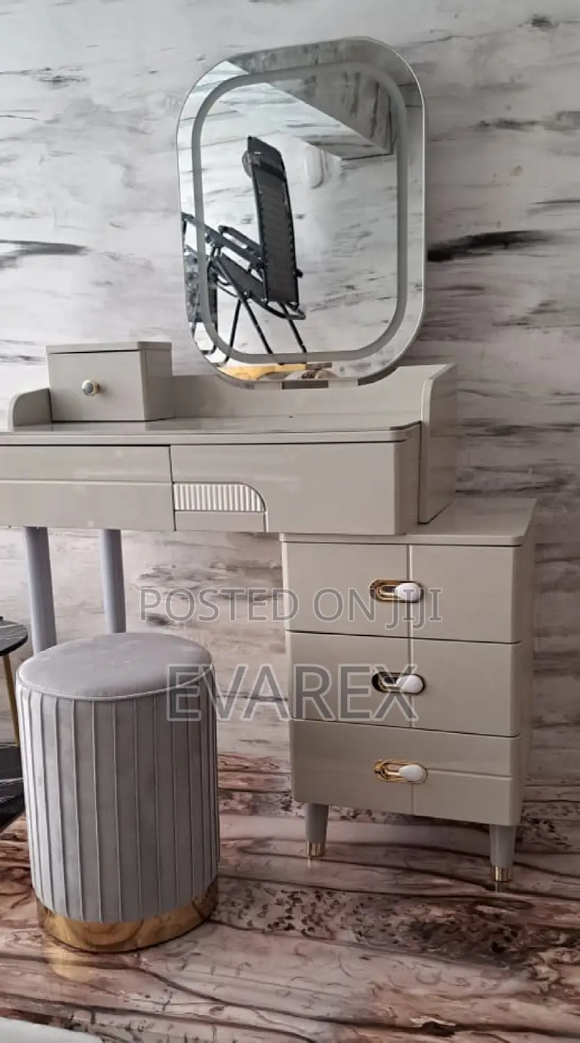 Luxury Standing Cabinet Shelve Mirror With Drawer