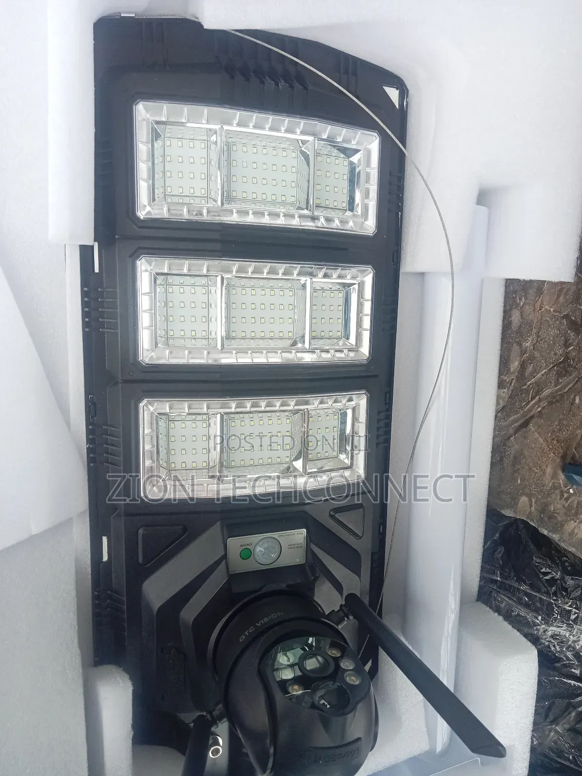 All in One Solar Streetlight With 4G PTZ Ai Camera