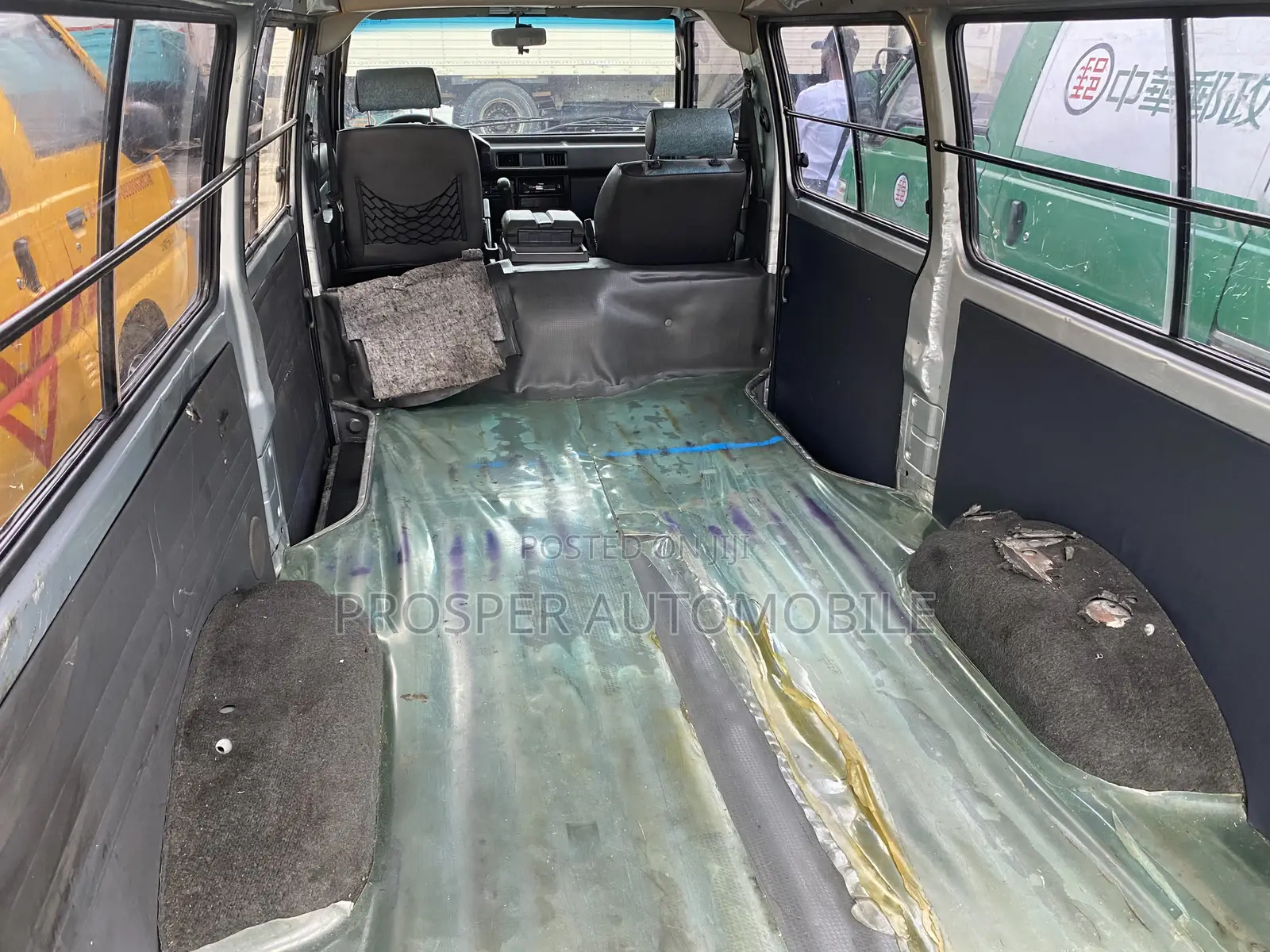 Mitsubishi Delica 2014 Silver