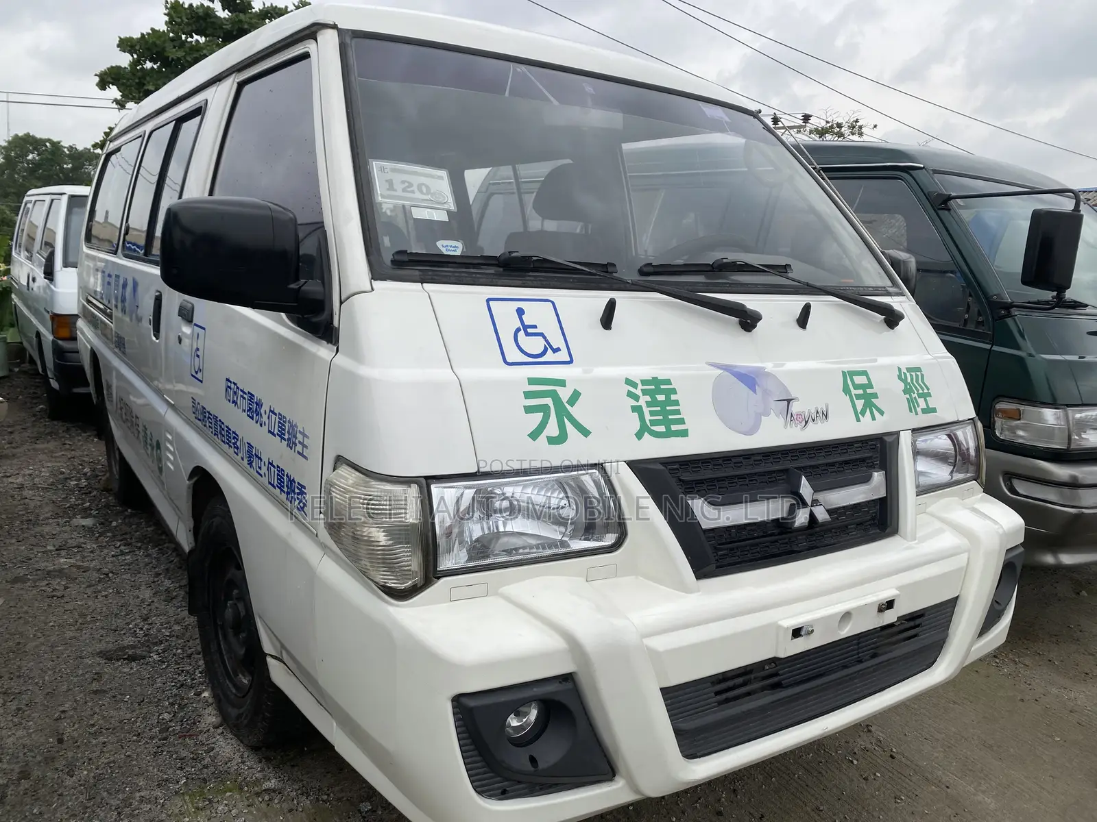 Mitsubishi Delica 2012 White