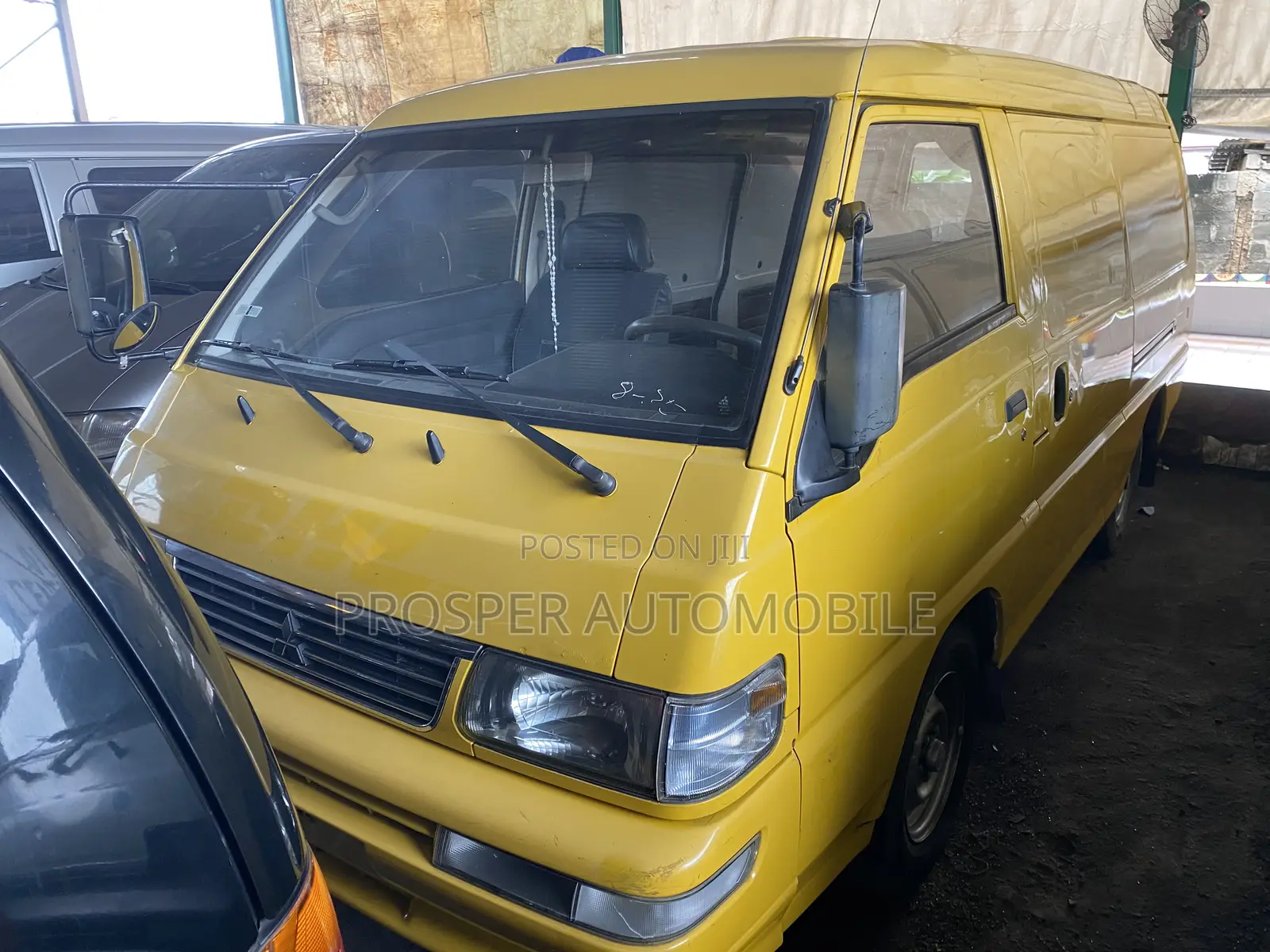 Mitsubishi Delica 2006 Yellow