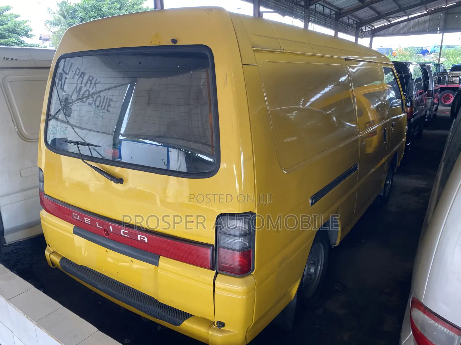 Mitsubishi Delica 2006 Yellow