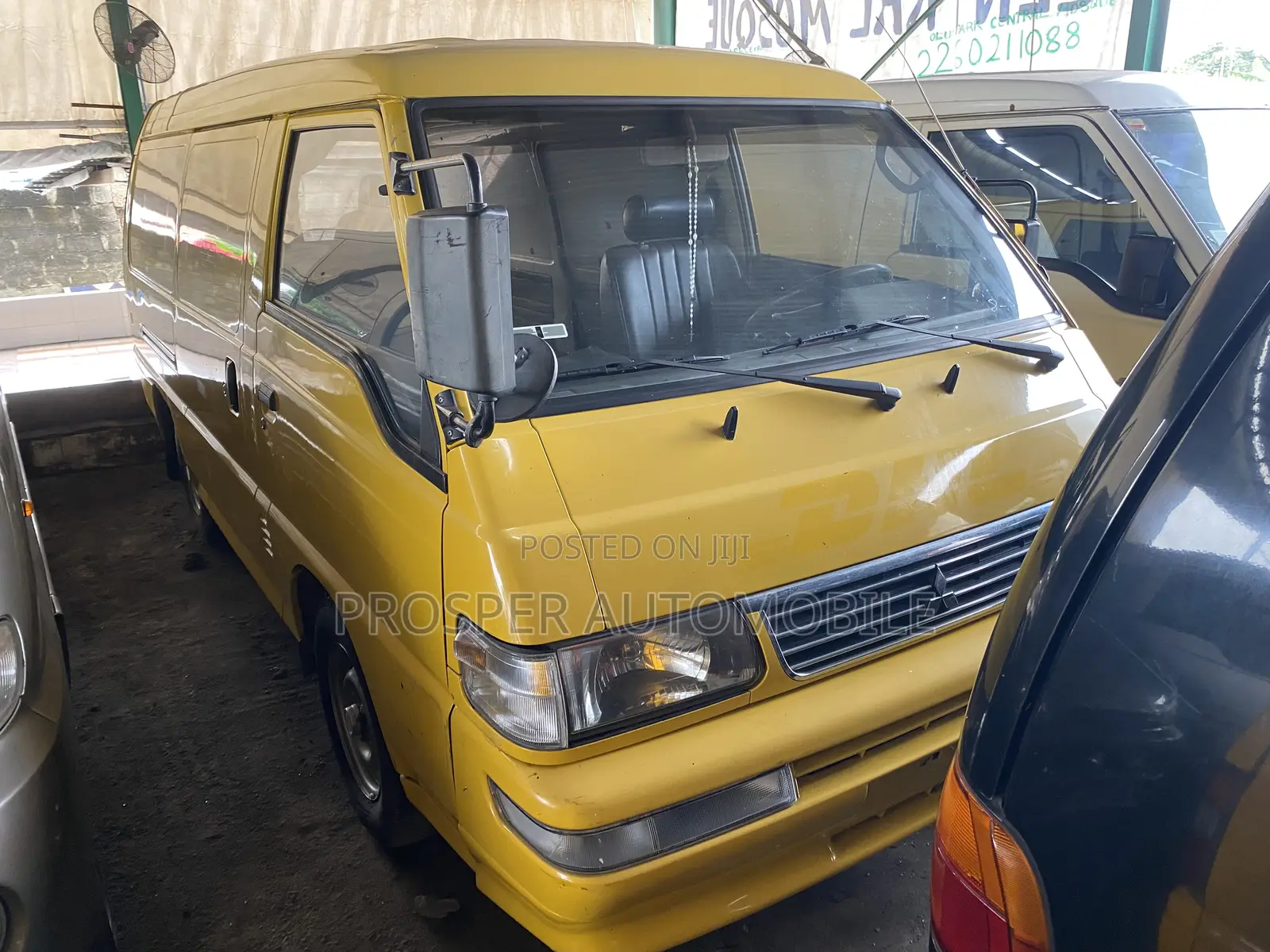 Mitsubishi Delica 2006 Yellow