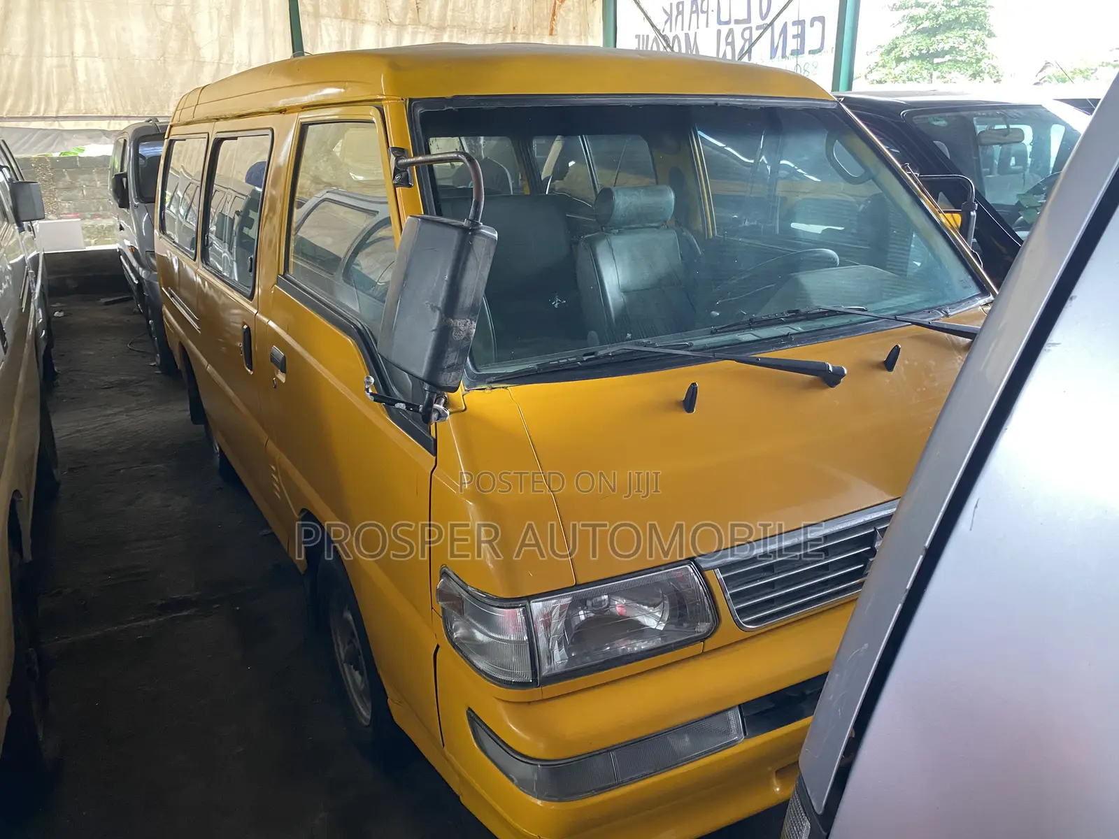 Mitsubishi Delica 2007 Yellow