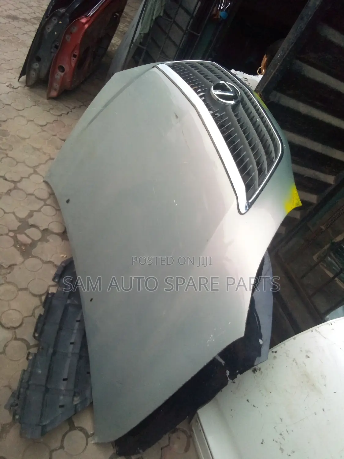 Lexus RX 330 Bonnet Empty 07