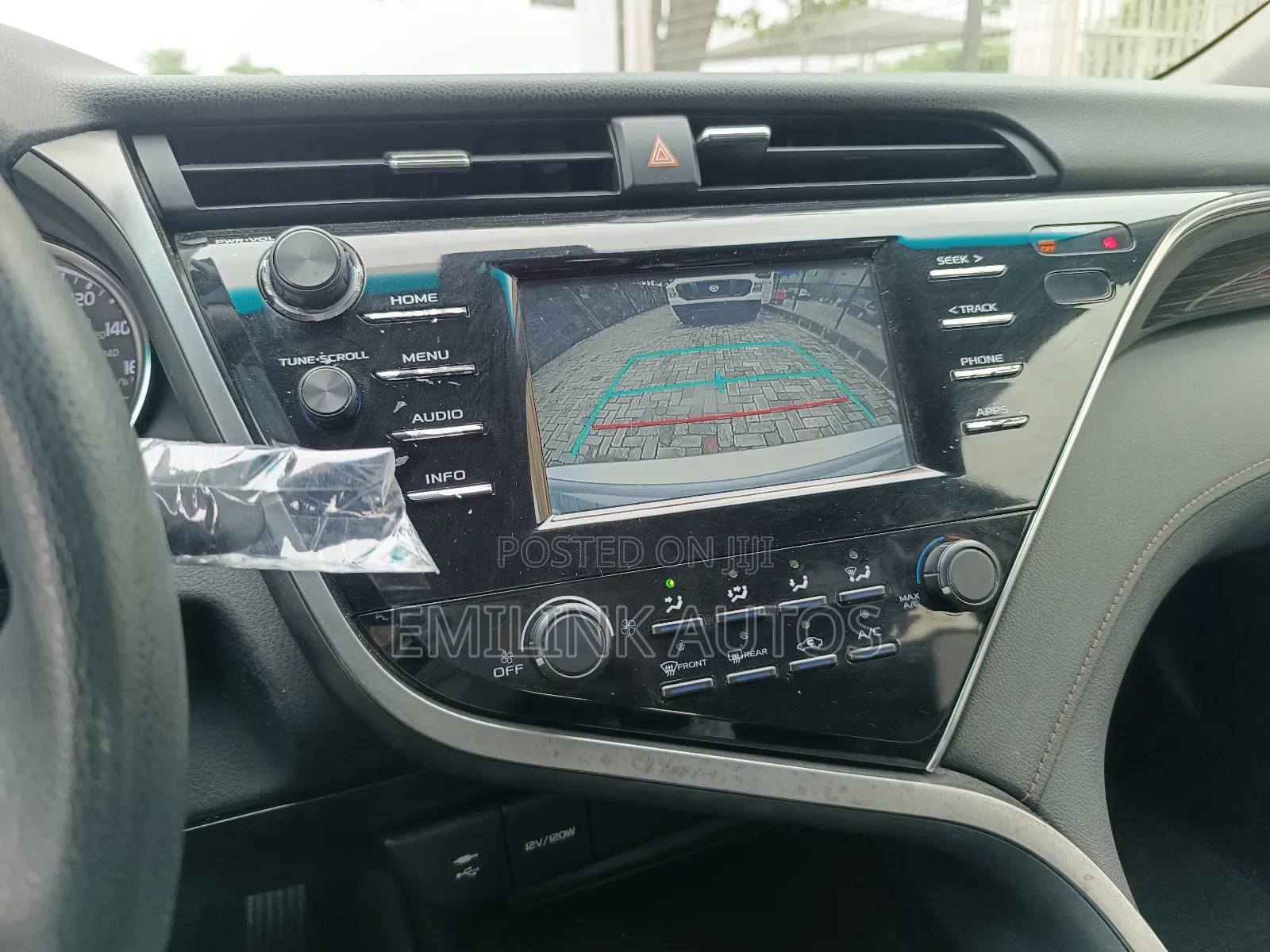 Toyota Camry LE FWD (2.5L 4cyl 8AM) 2018 Silver