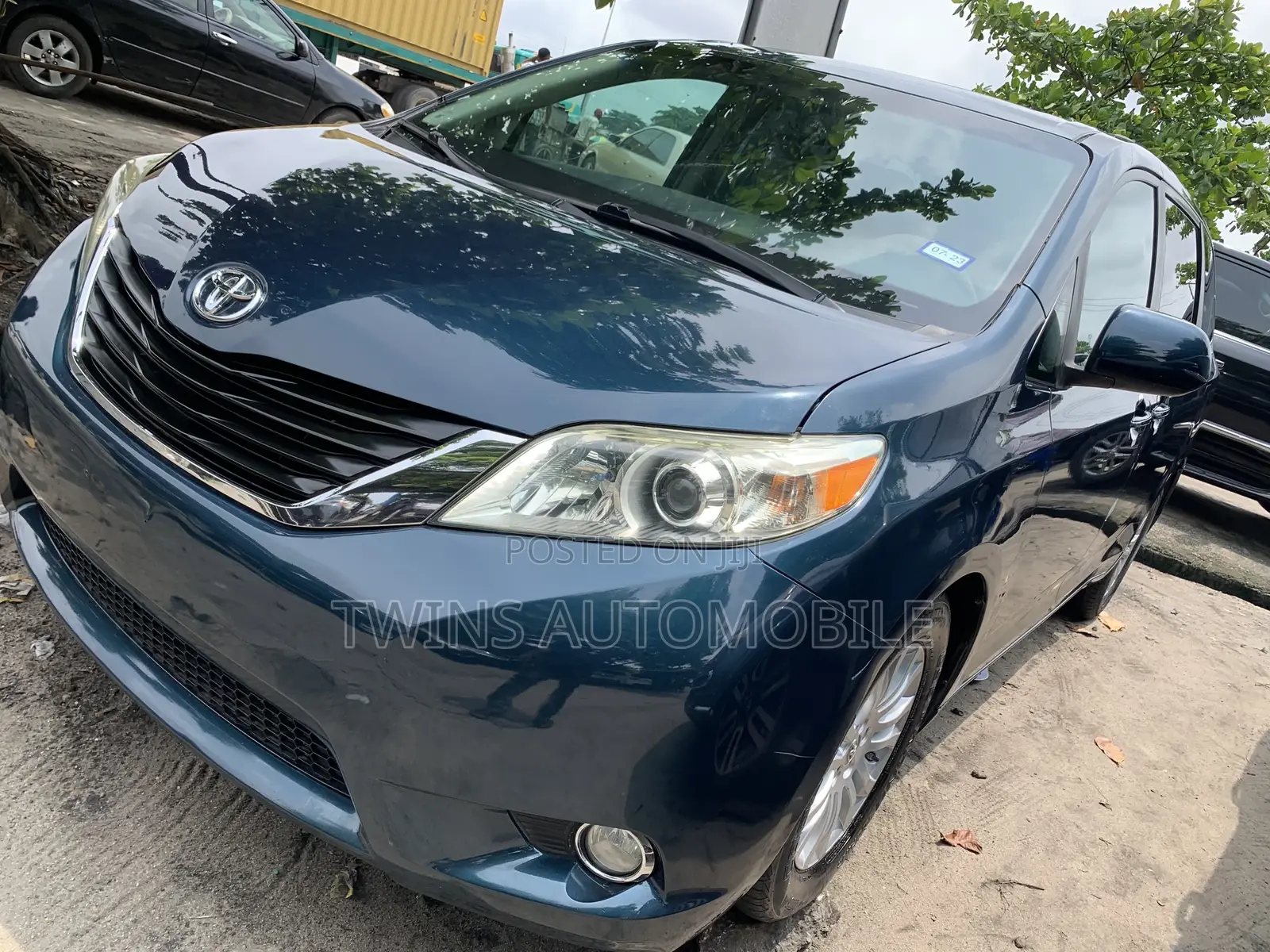 Toyota Sienna XLE AWD 7-Passenger 2013 Blue