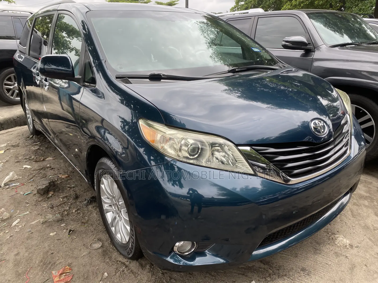 Toyota Sienna XLE FWD 8-Passenger 2013 Blue