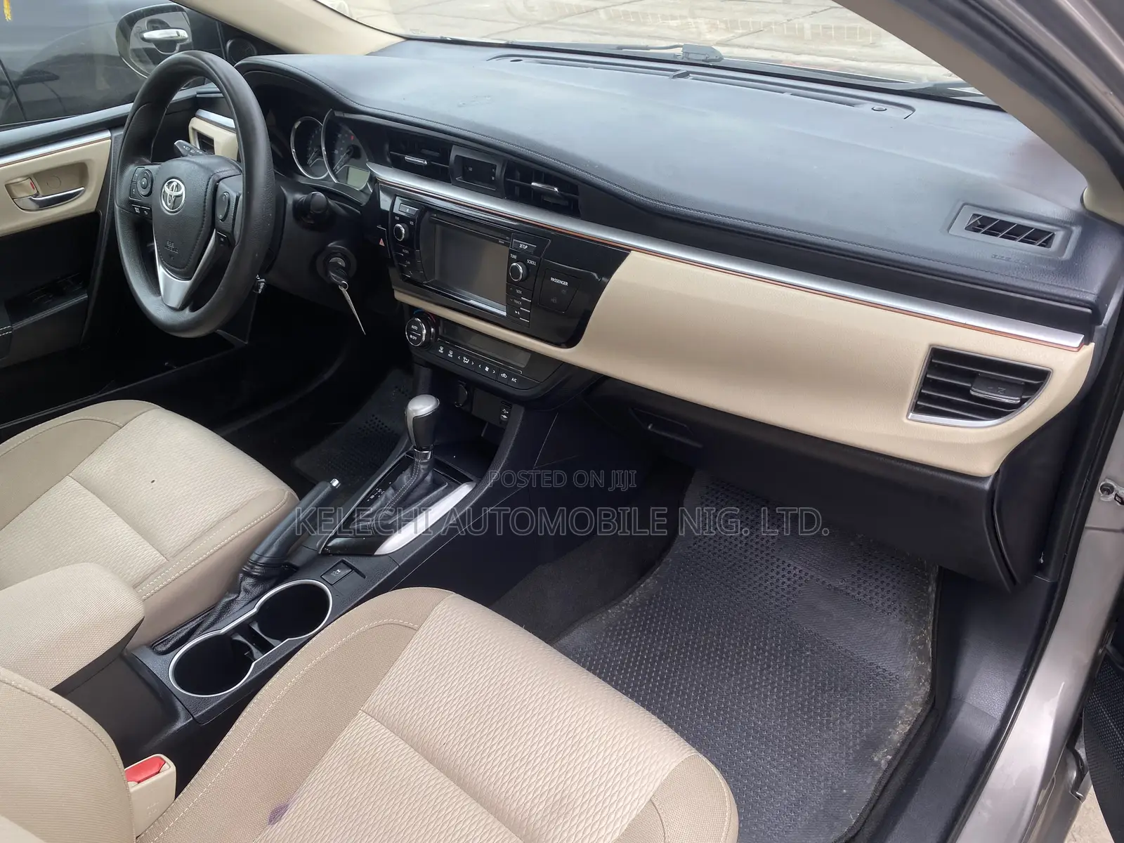 Toyota Corolla LE Eco 4dr Sedan (1.8L 4cyl CVT) 2015 Gold
