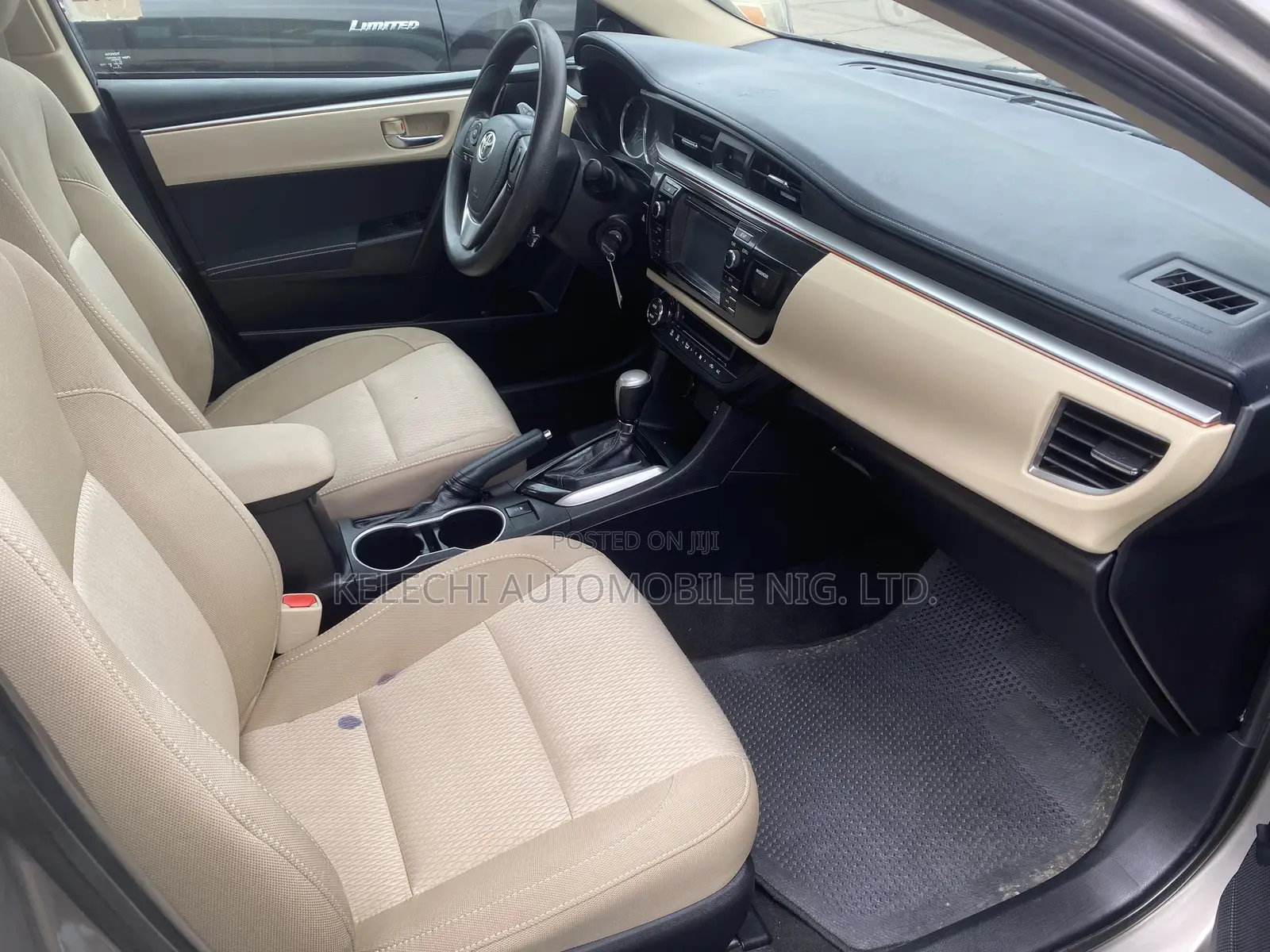 Toyota Corolla LE Eco 4dr Sedan (1.8L 4cyl CVT) 2015 Gold