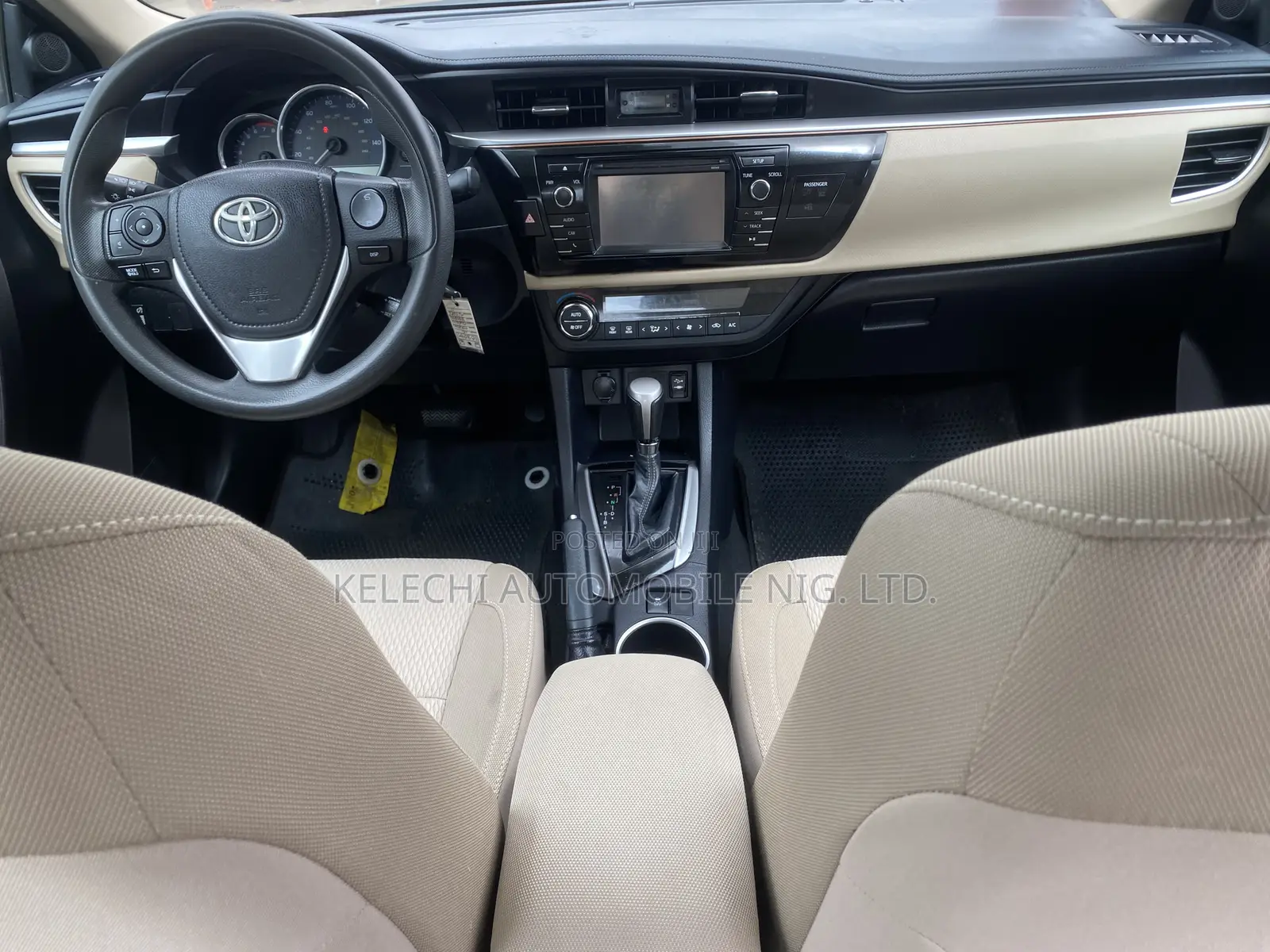 Toyota Corolla LE Eco 4dr Sedan (1.8L 4cyl CVT) 2015 Gold