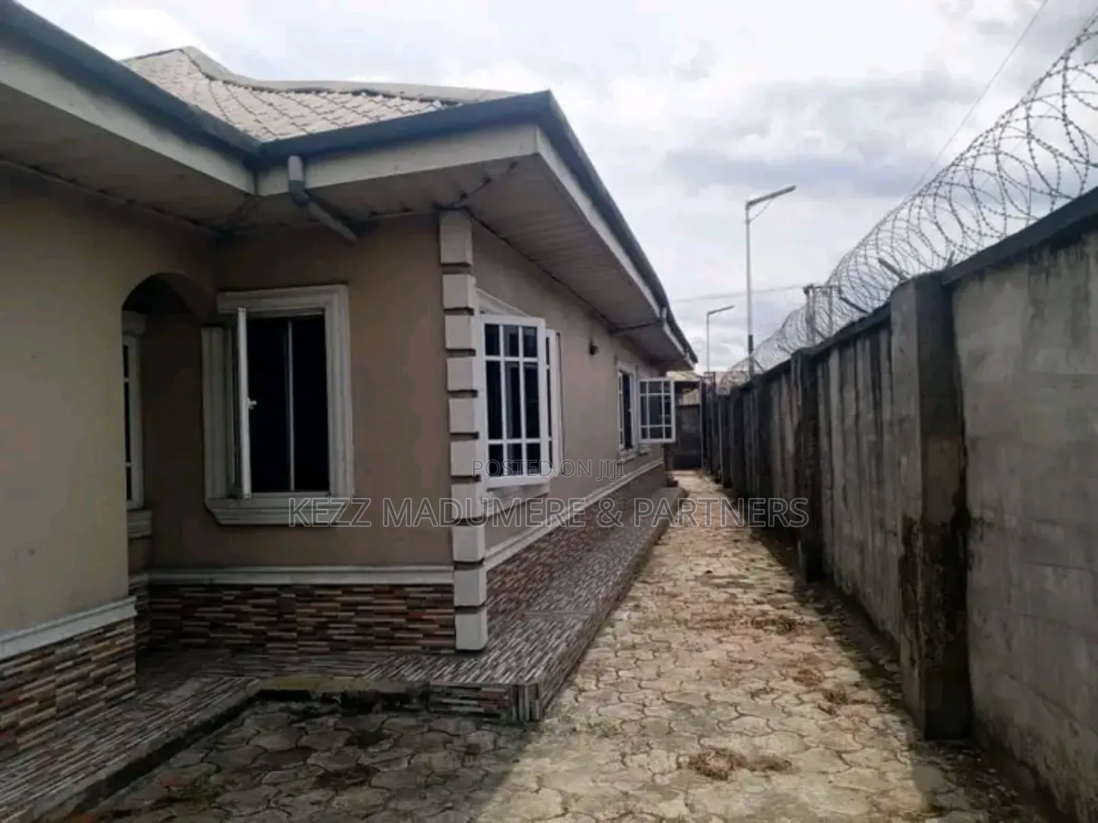 5bdrm Bungalow in Rukpokwu, Port for sale