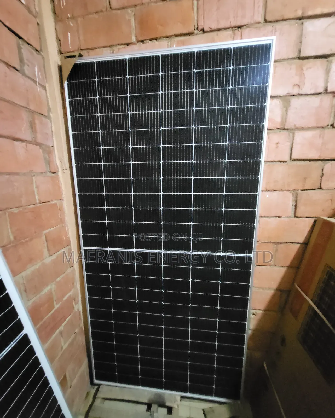 550 Watt Jinko Panels