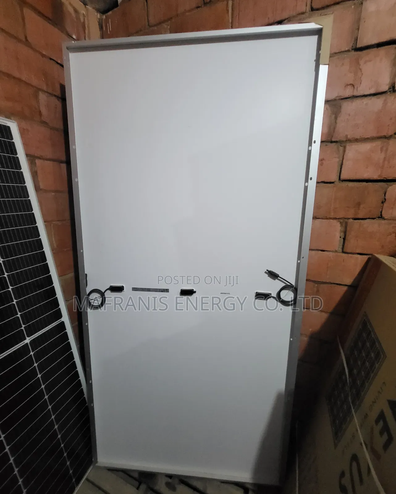 550 Watt Jinko Panels
