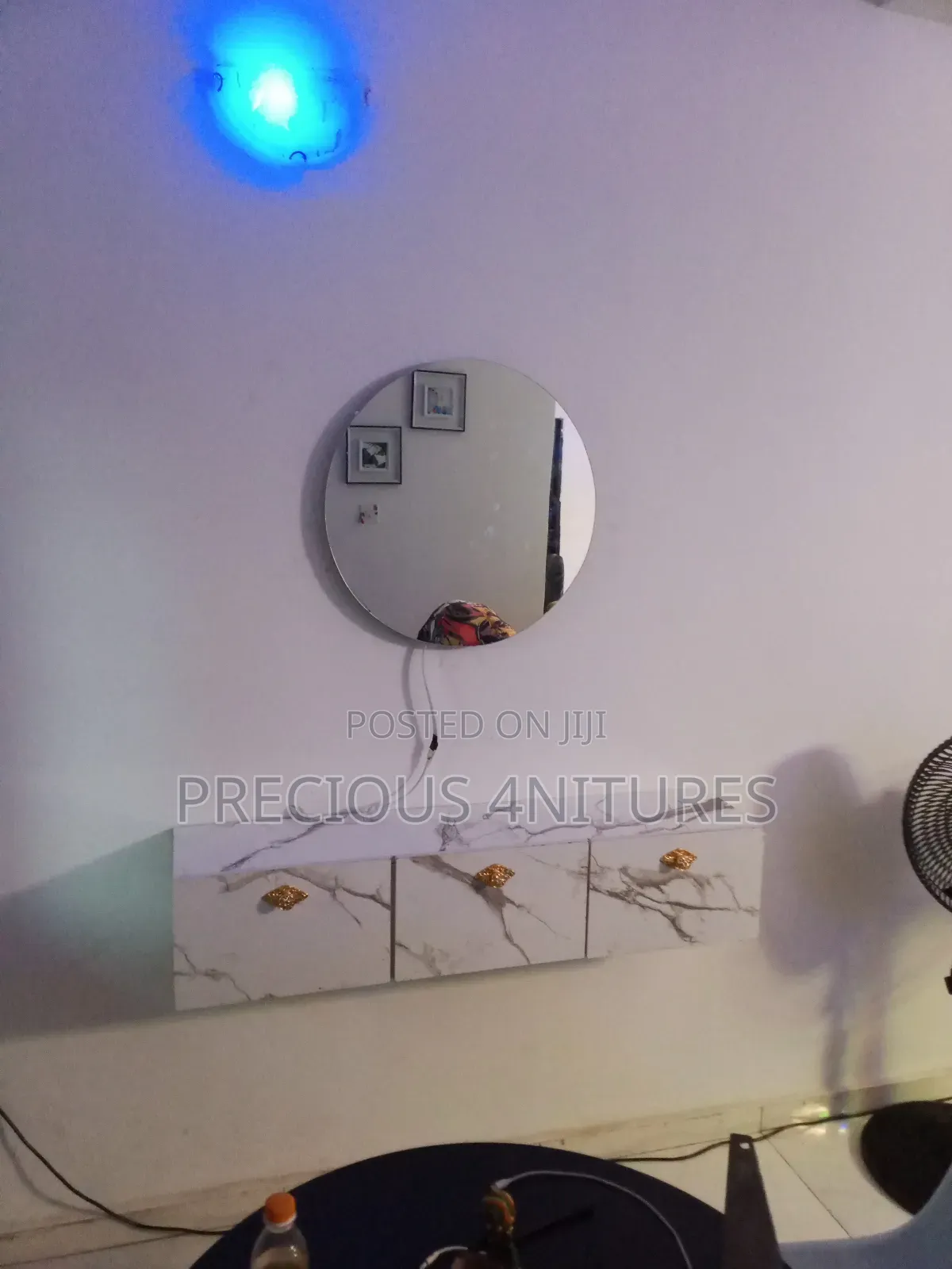Mirror Stand