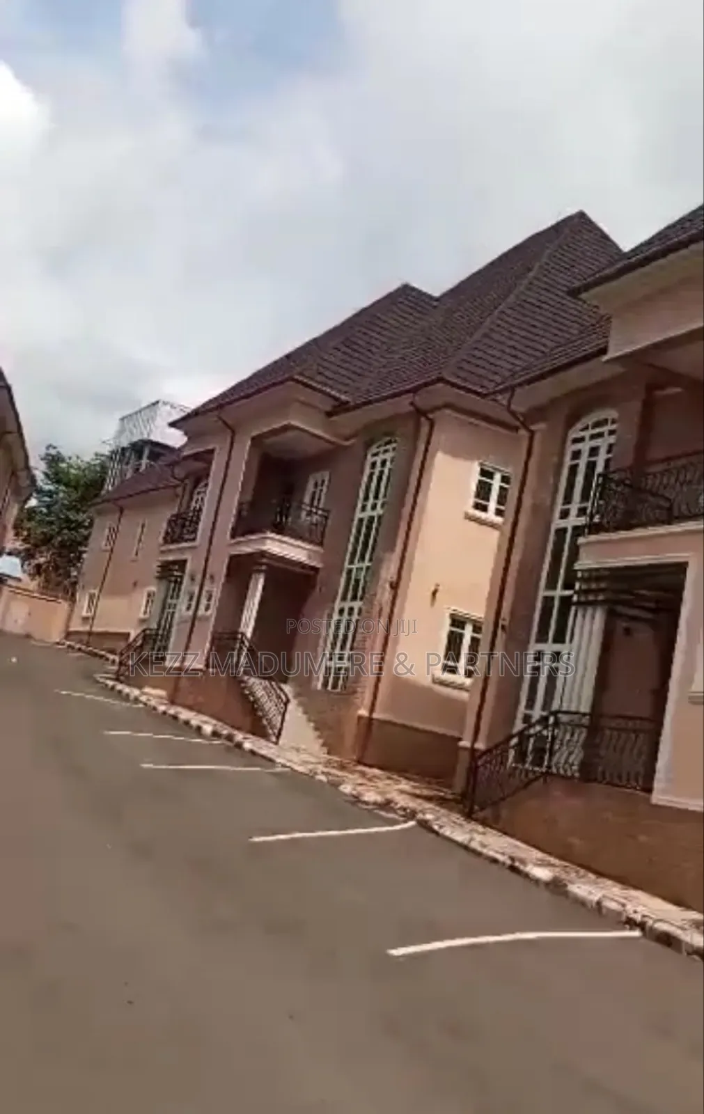 6bdrm Maisonette in Awka , Anambra State for sale