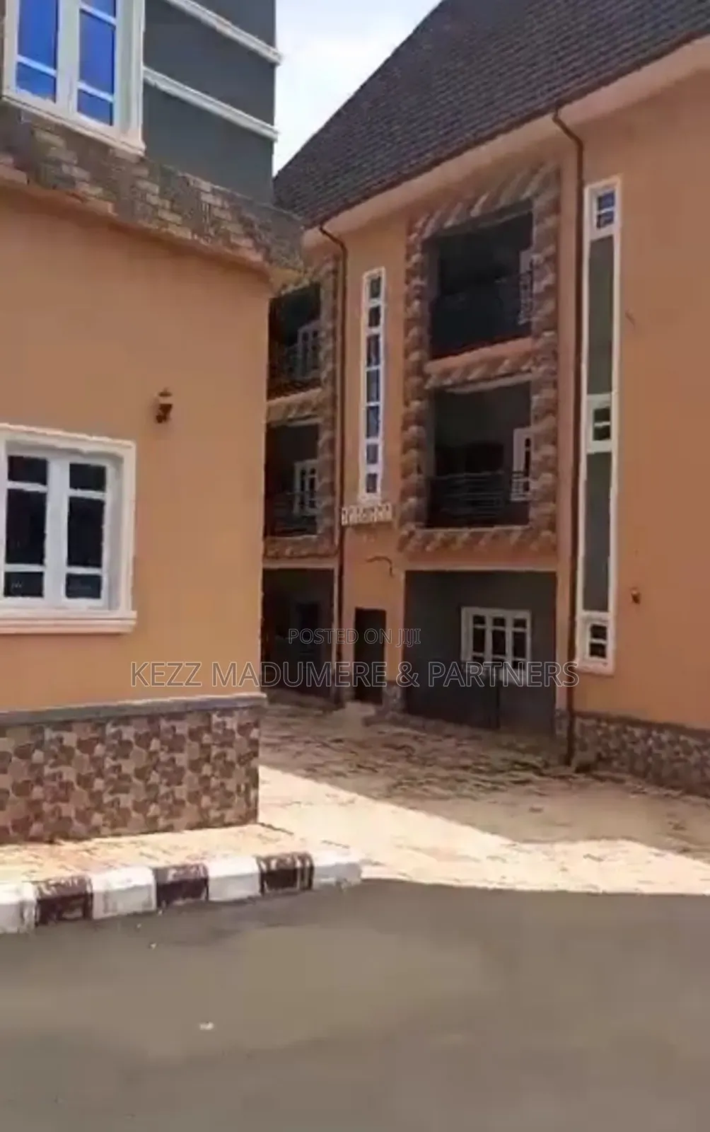 6bdrm Maisonette in Awka , Anambra State for sale