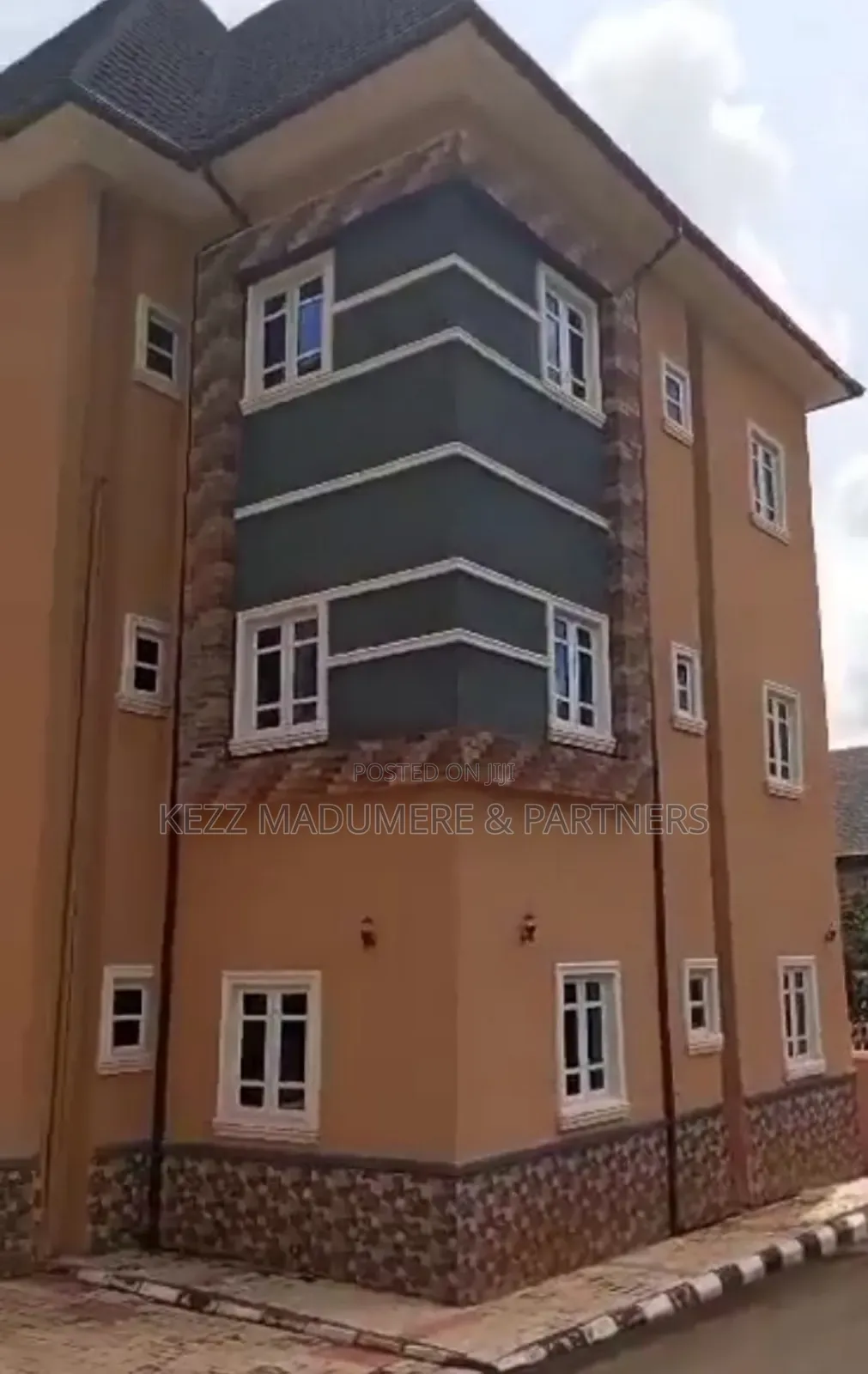 6bdrm Maisonette in Awka , Anambra State for sale