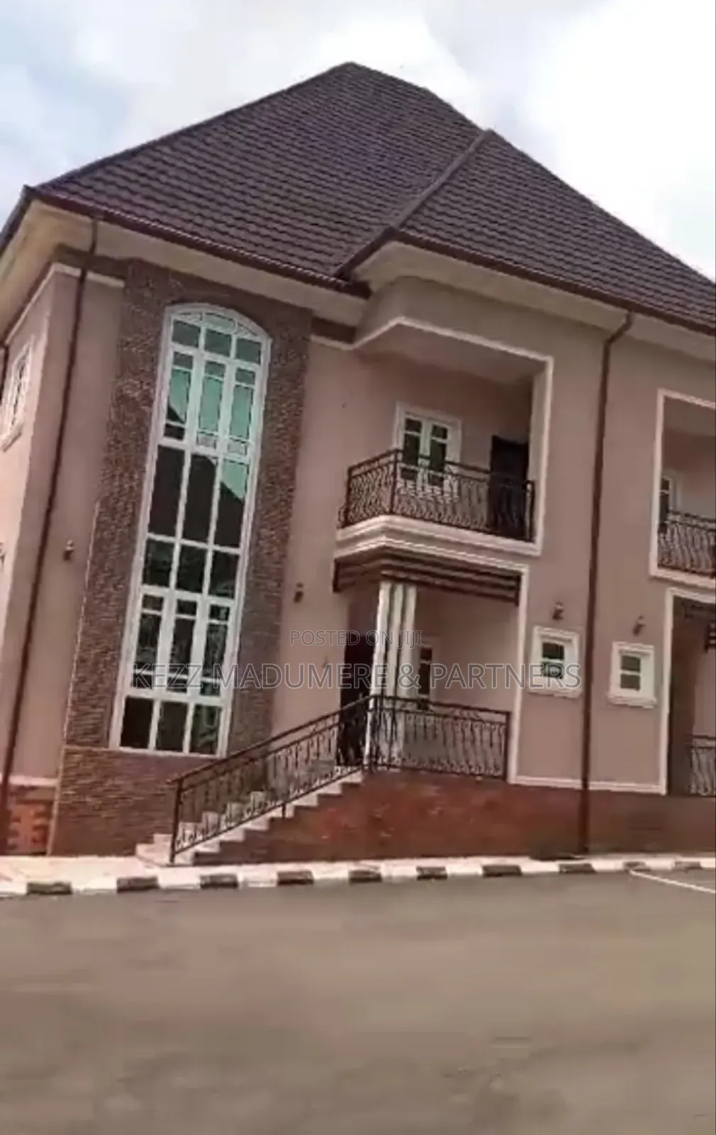 6bdrm Maisonette in Awka , Anambra State for sale