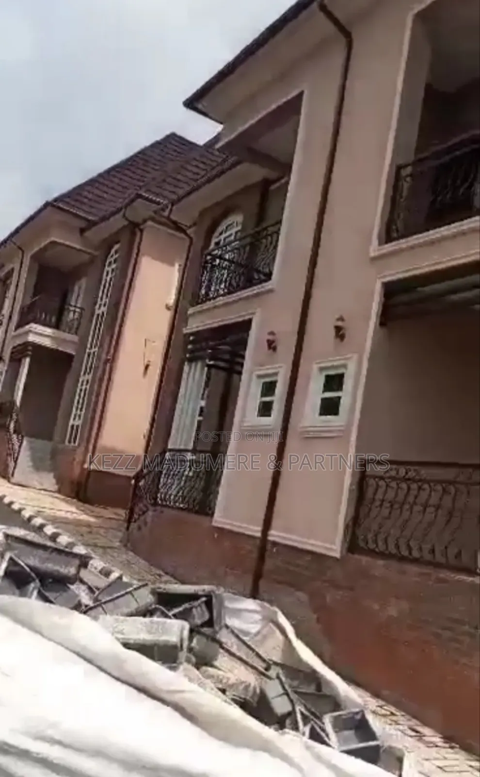 6bdrm Maisonette in Awka , Anambra State for sale