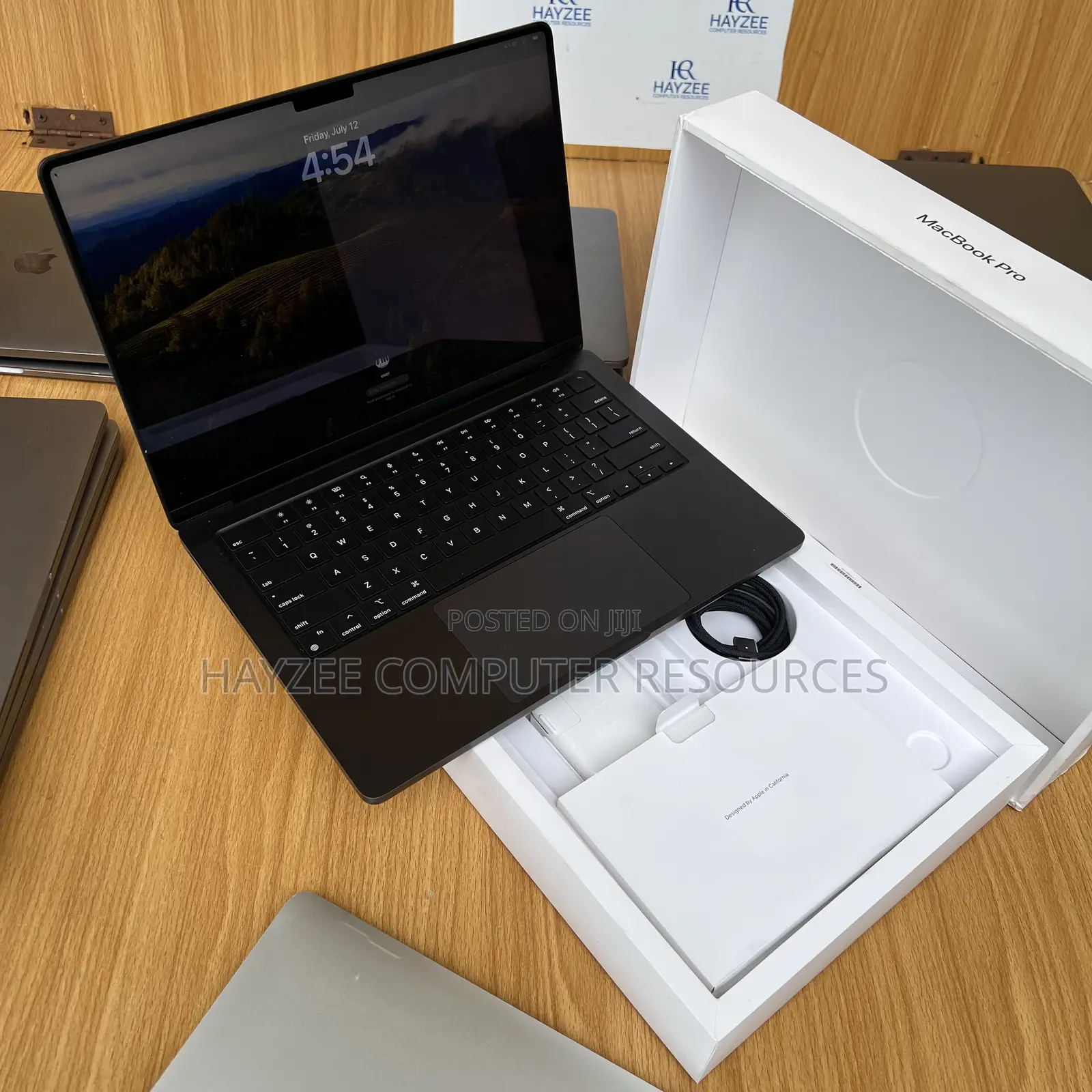 Laptop Apple MacBook Pro 2023 M3 14-Inch 18GB Intel Core M SSD 512GB