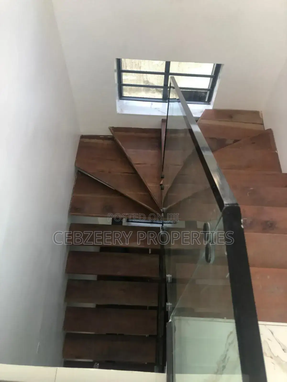 5bdrm Duplex in Omole Estate for sale