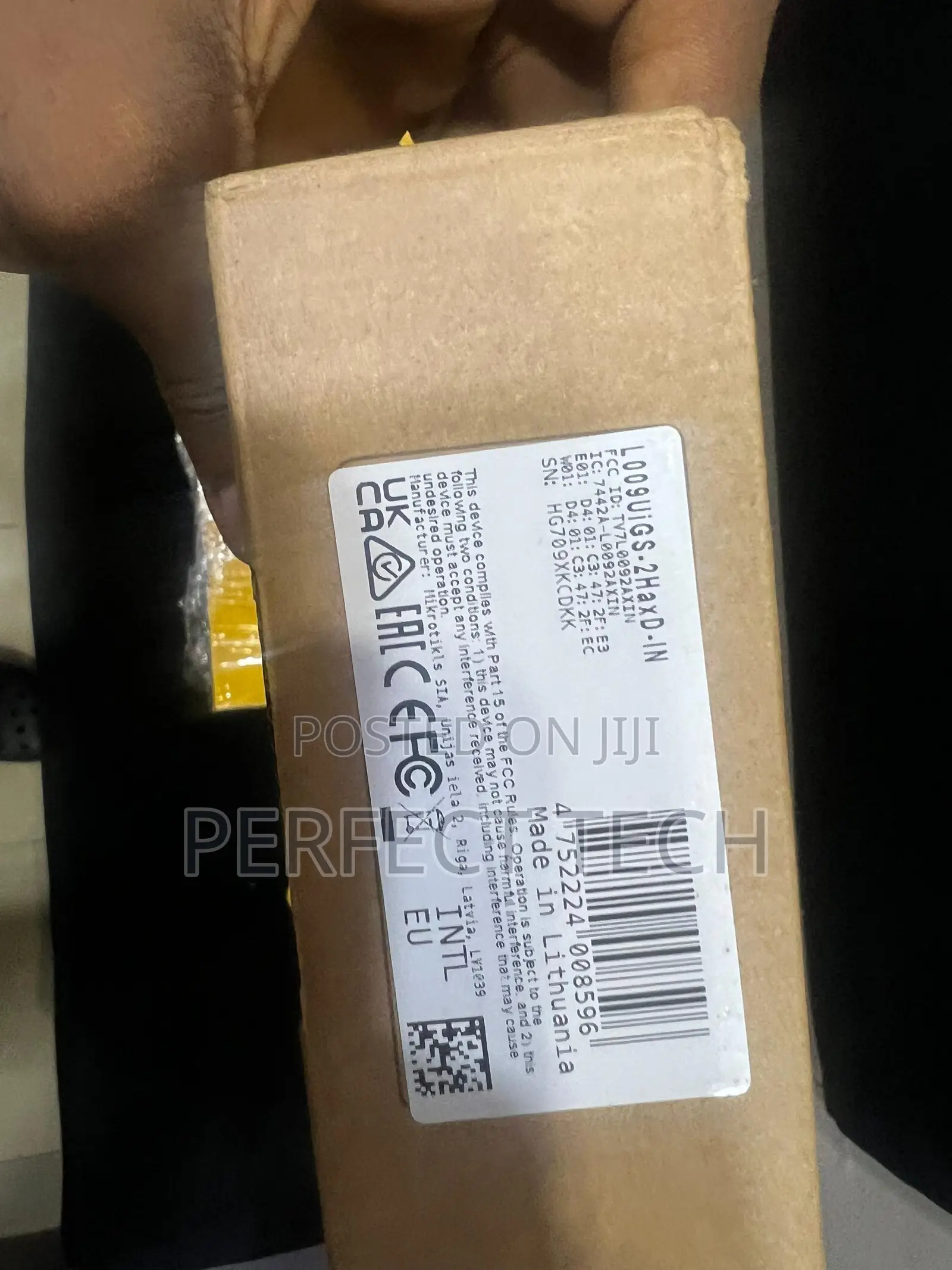 Mikrotik L009 8x Gbit Ethernet, 1x 2.5gbit SFP WIFI6 Router