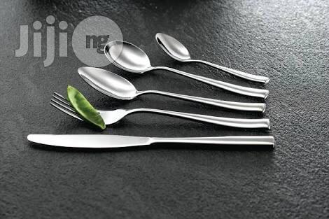 24pcs Cutlery Set With Golding Box.
