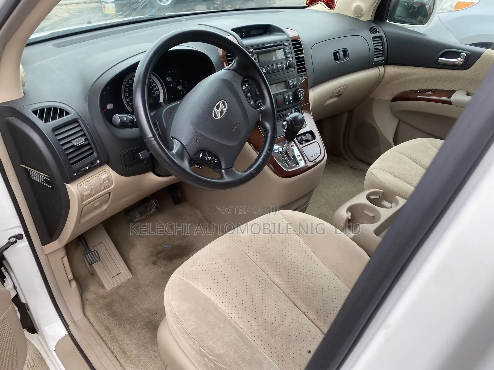 Hyundai Entourage 2007 White