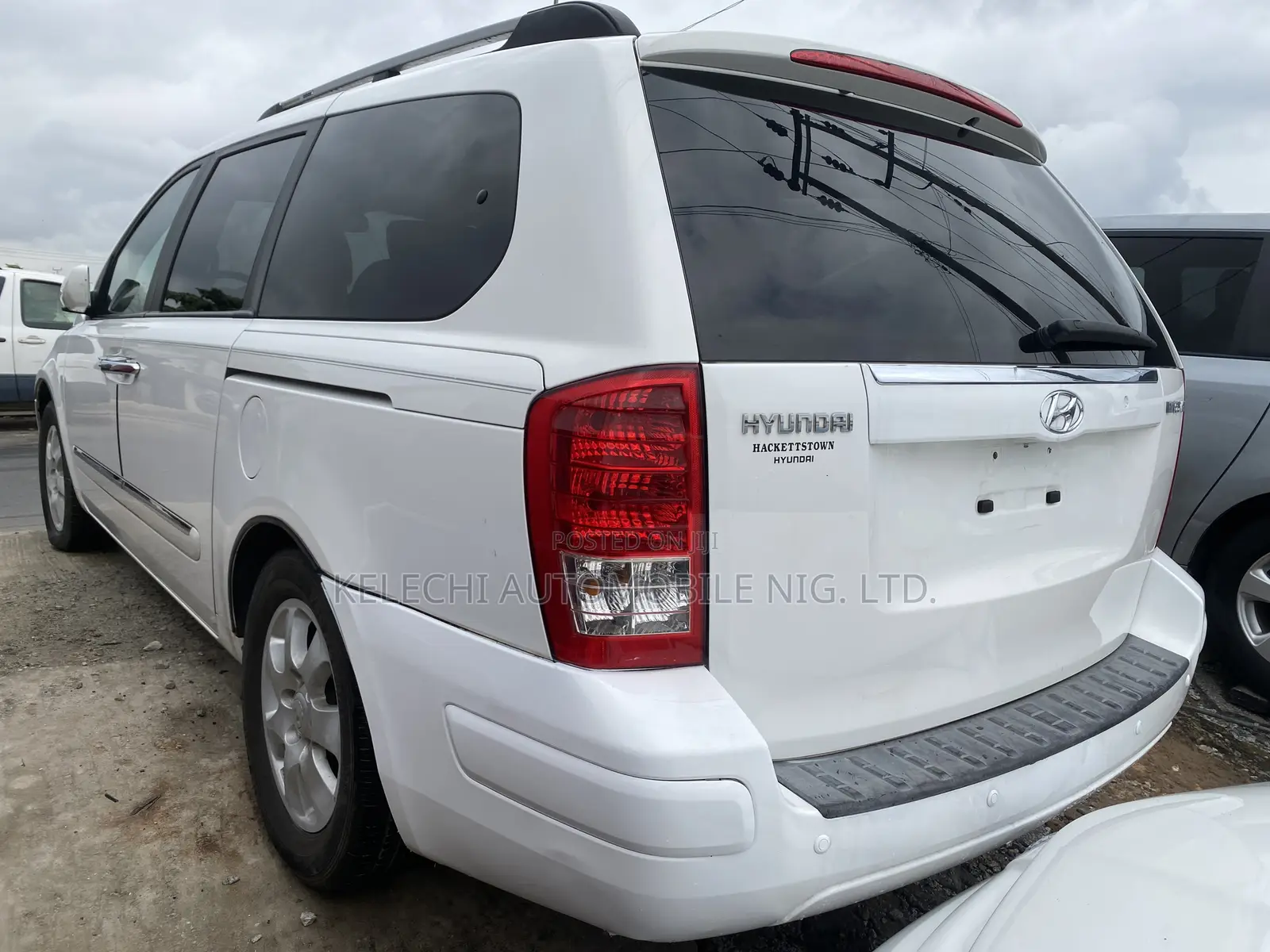Hyundai Entourage 2007 White