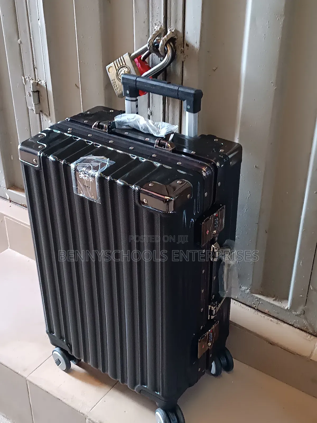 Small Hand Luggage Size Aluminium Travelling Luggage Box
